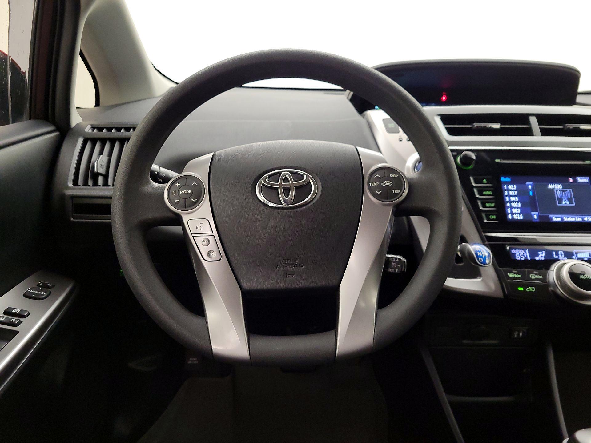 Thumbnail: 2015 Toyota Prius v - 10