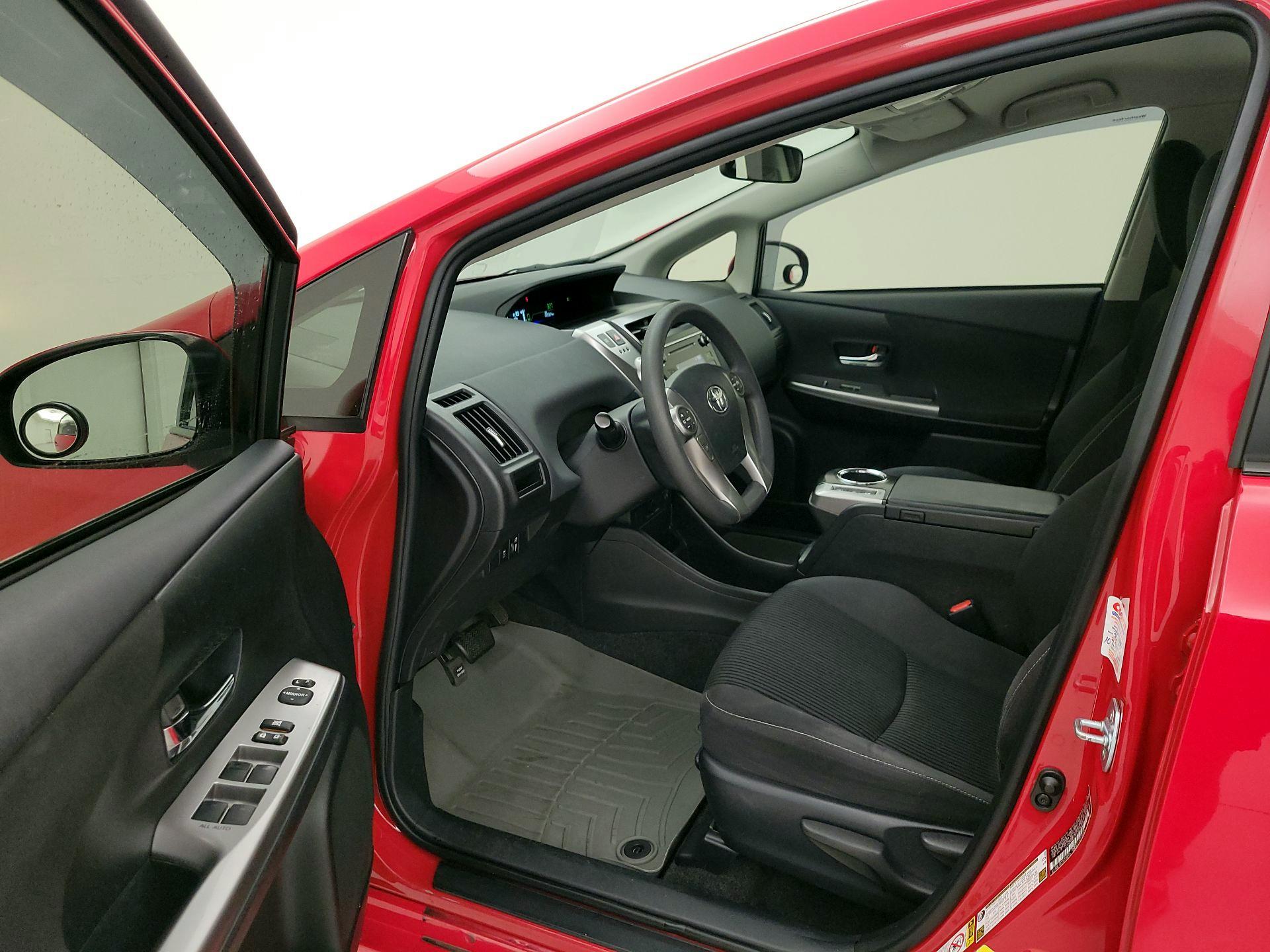 Thumbnail: 2015 Toyota Prius v - 11