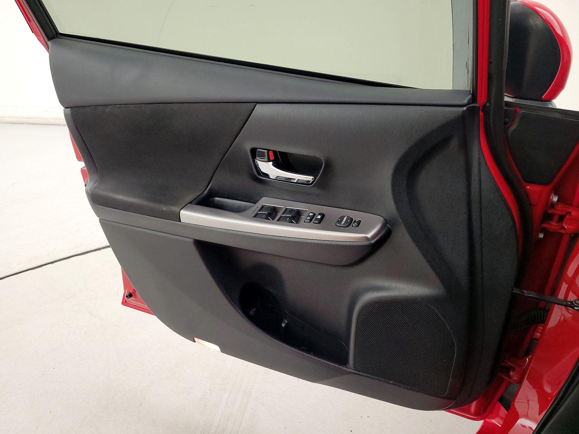 Thumbnail: 2015 Toyota Prius v - 12