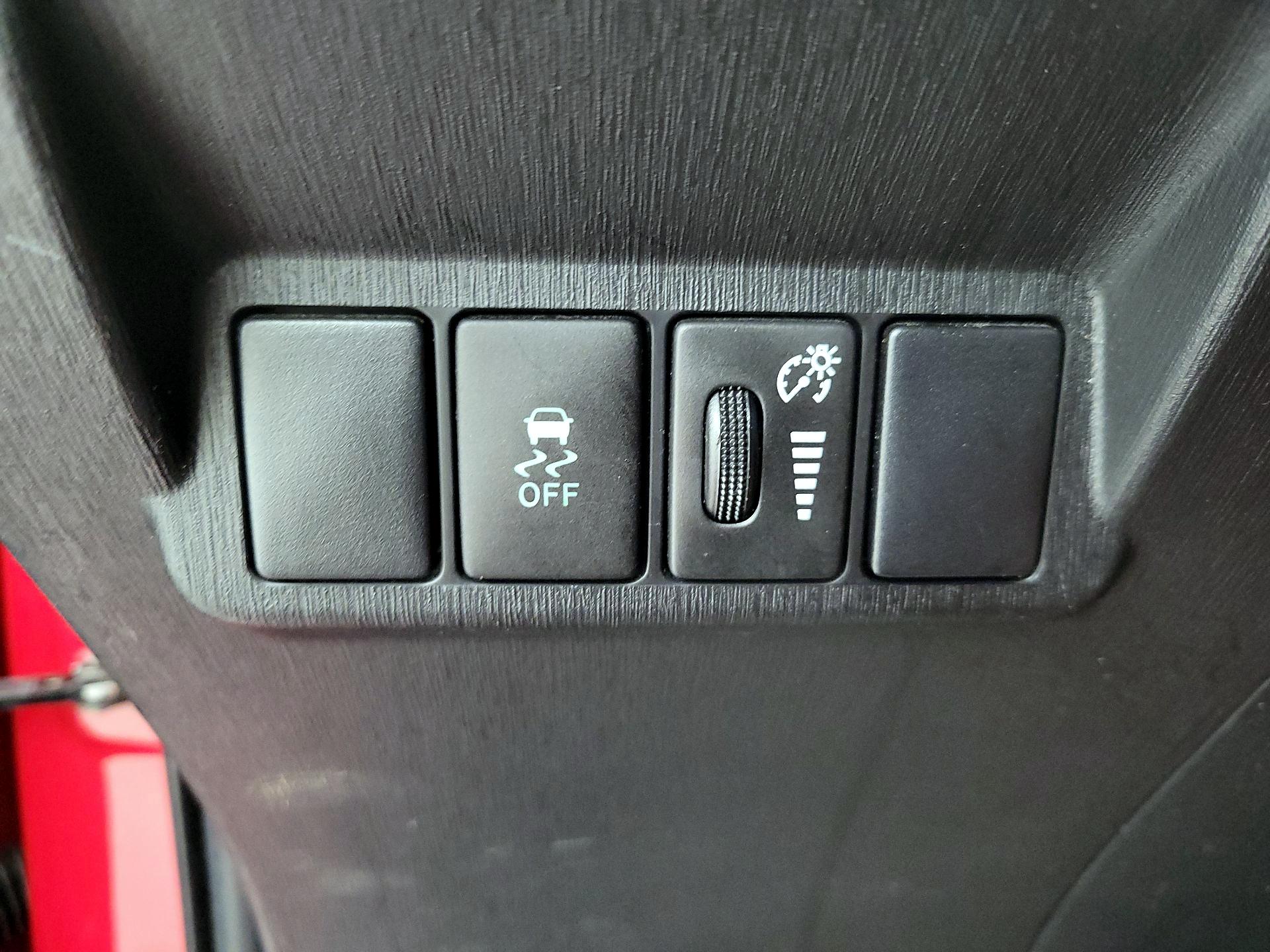 Thumbnail: 2015 Toyota Prius v - 13