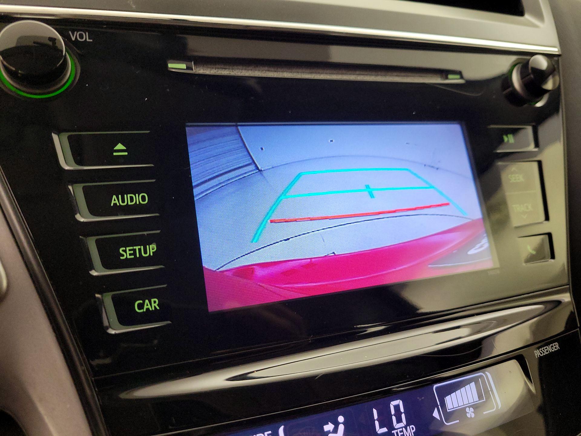 Thumbnail: 2015 Toyota Prius v - 14