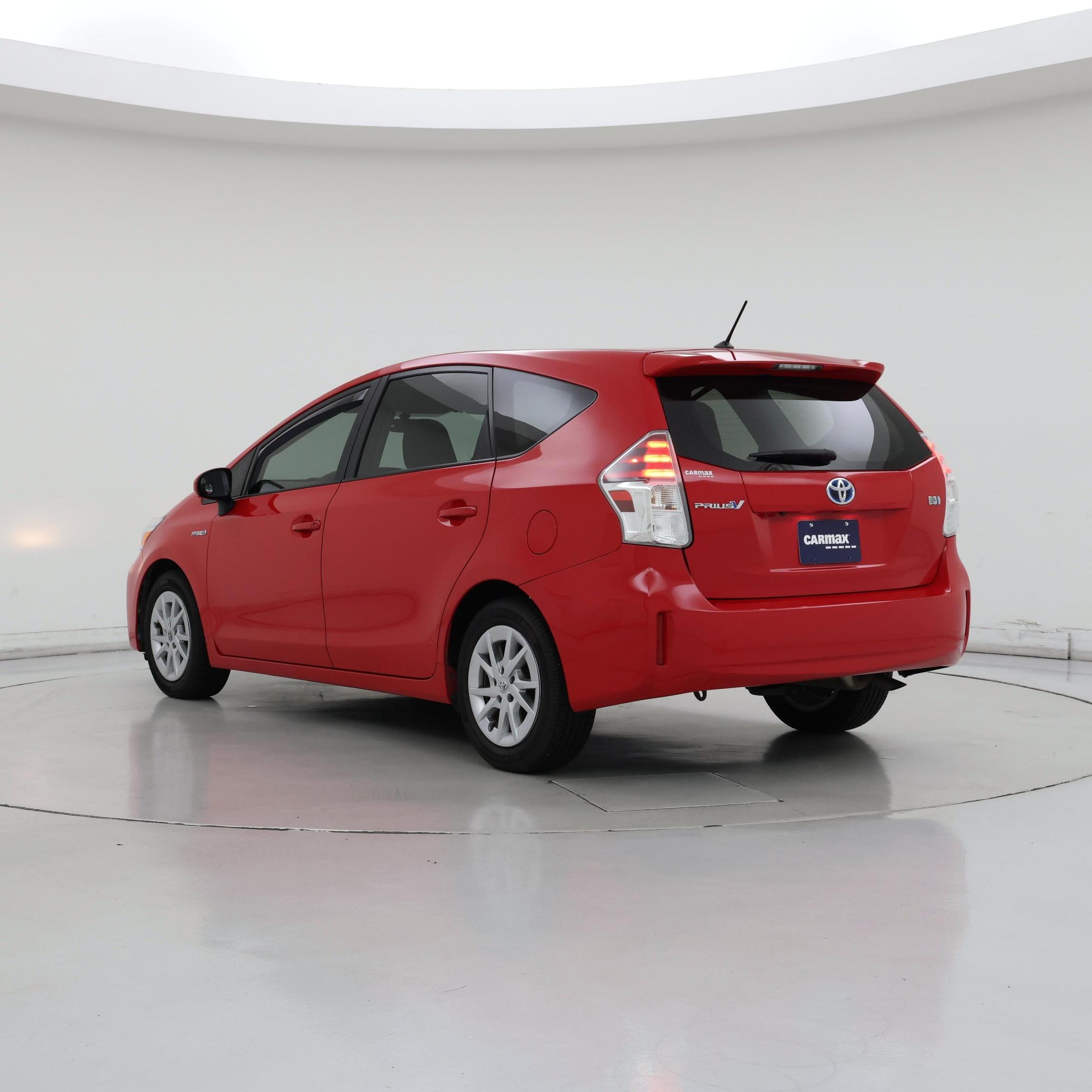 Thumbnail: 2015 Toyota Prius v - 2