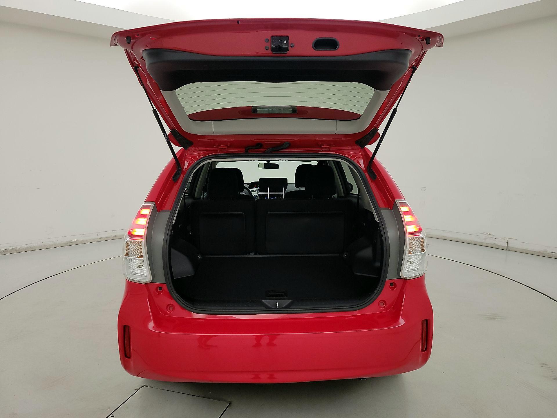 Thumbnail: 2015 Toyota Prius v - 20