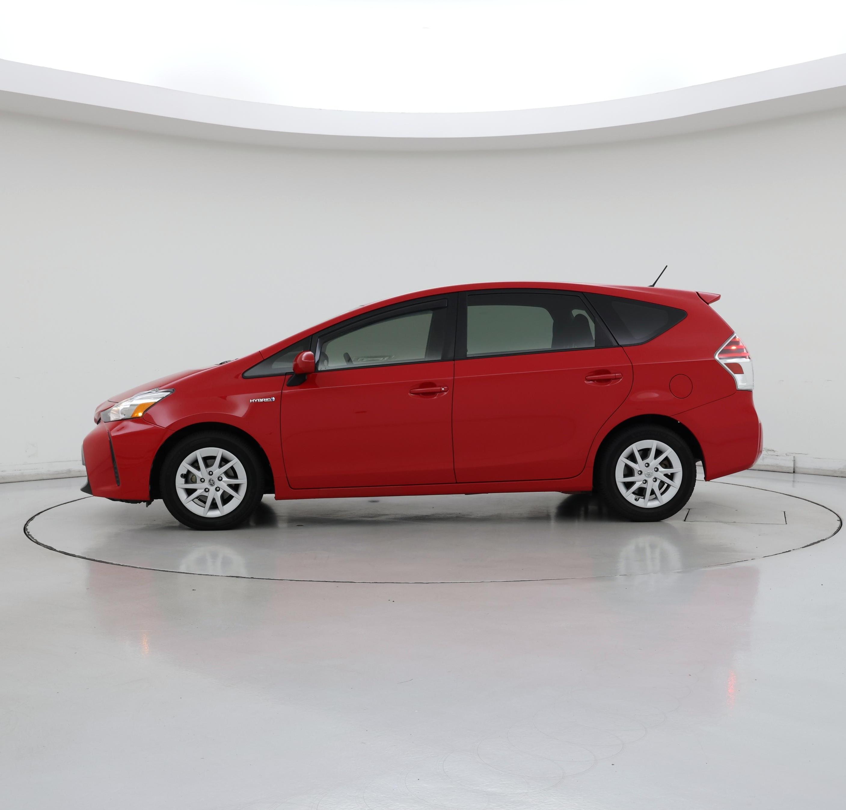 Thumbnail: 2015 Toyota Prius v - 3