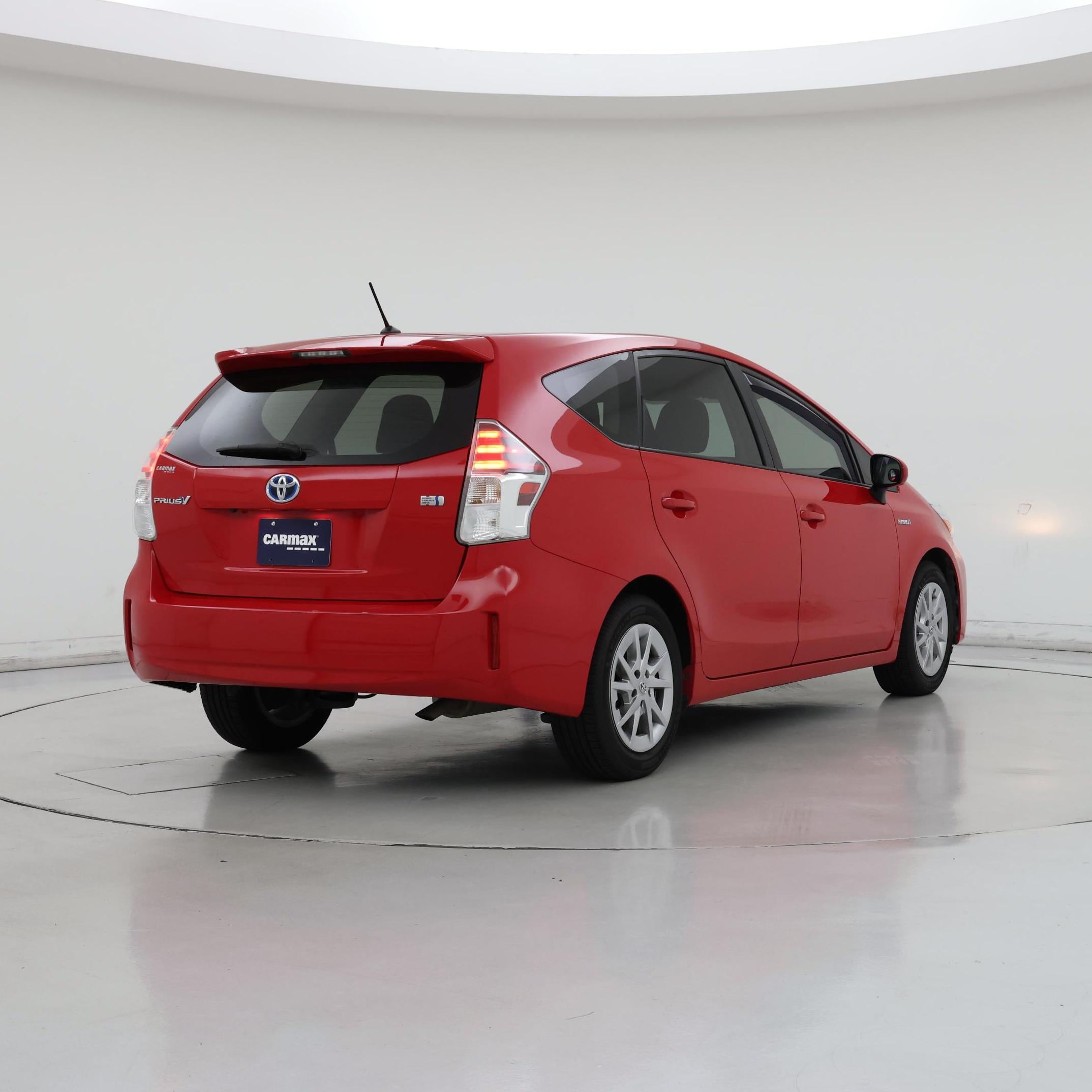 Thumbnail: 2015 Toyota Prius v - 8