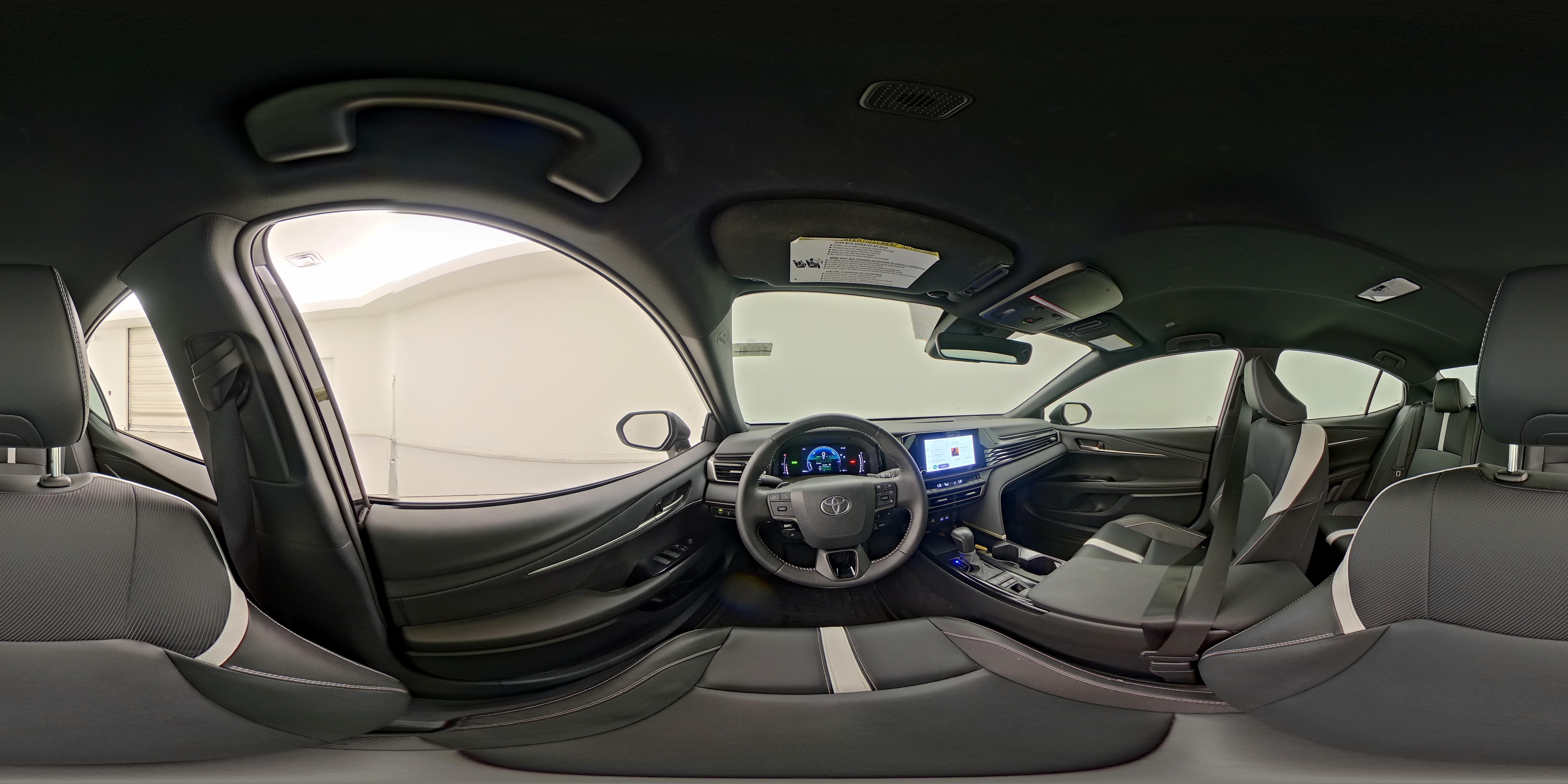2025 Toyota Camry SE - Photo 26
