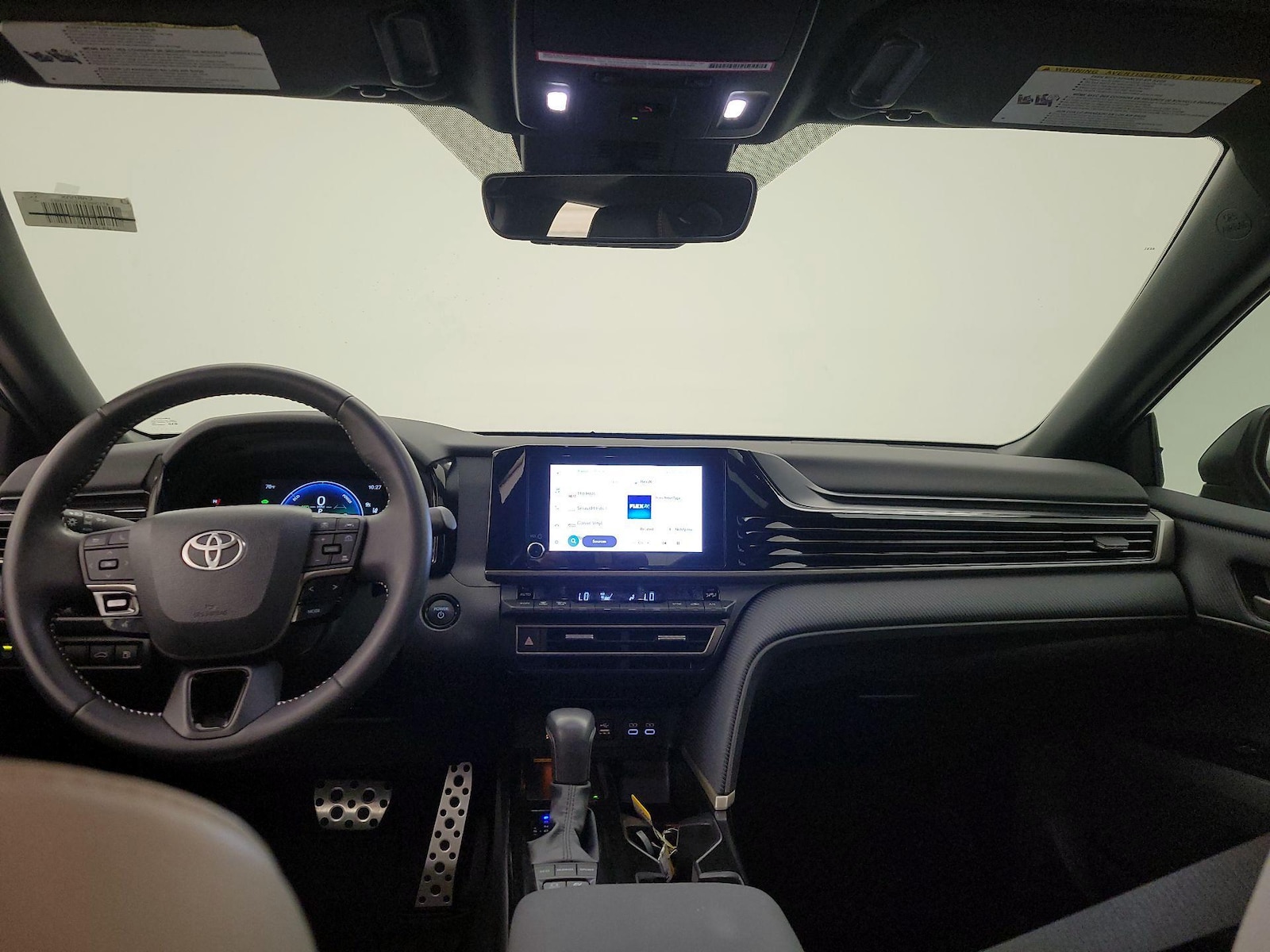 2025 Toyota Camry SE - Photo 10