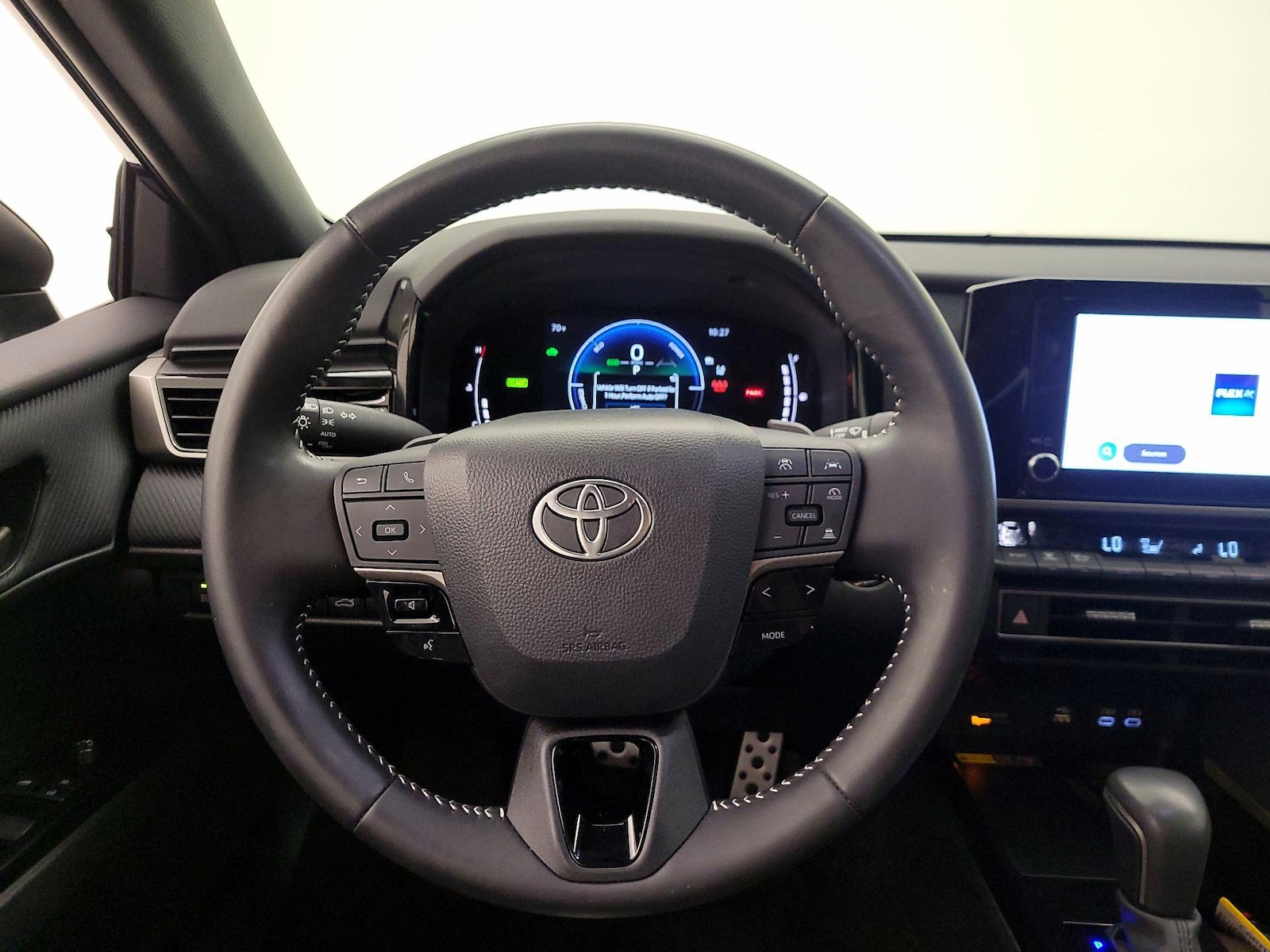 2025 Toyota Camry SE - Photo 11