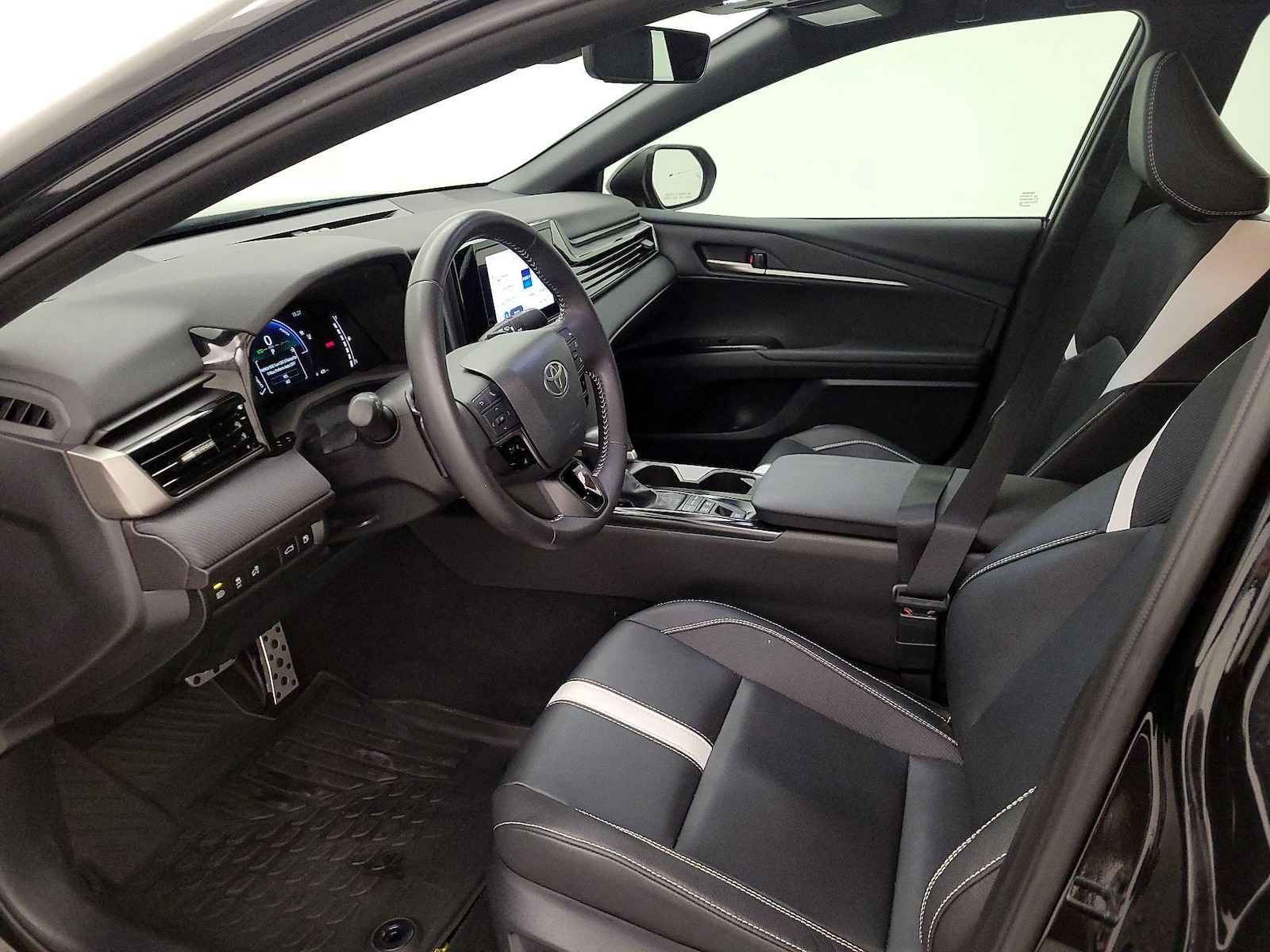 2025 Toyota Camry SE - Photo 12