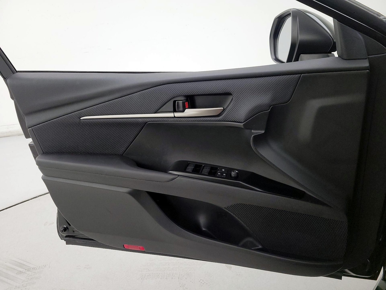 2025 Toyota Camry SE - Photo 13