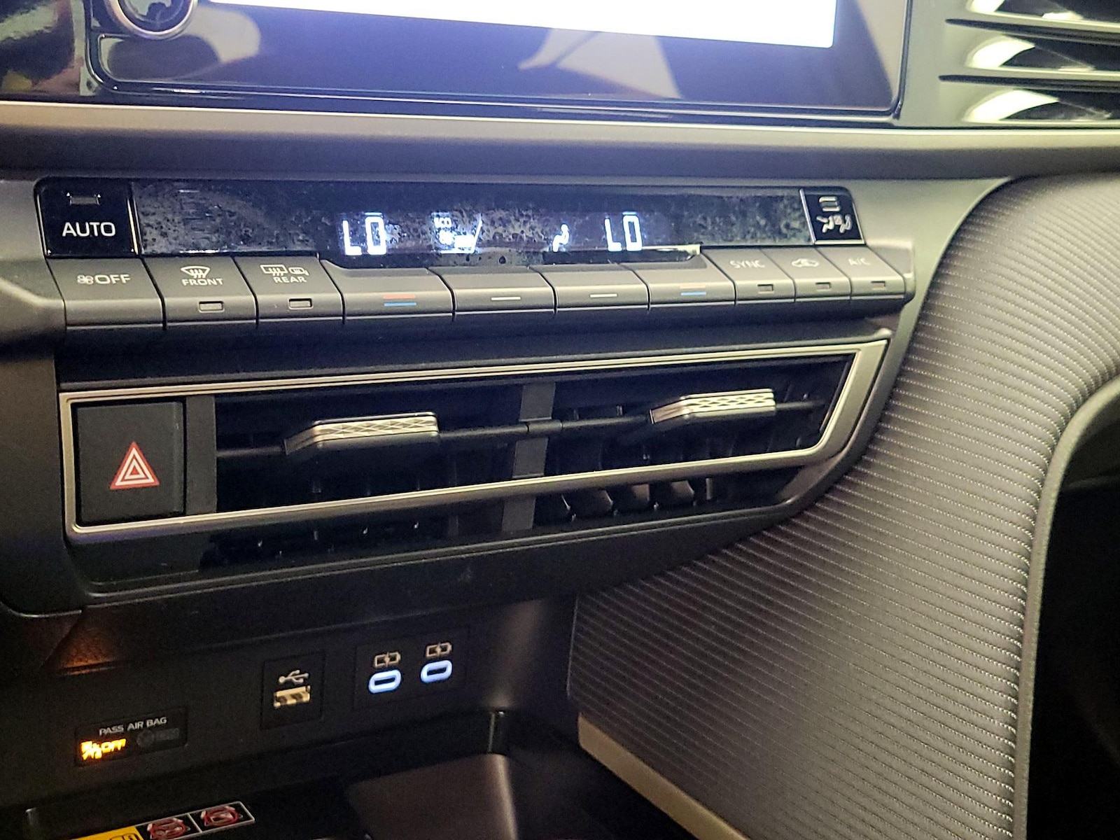 2025 Toyota Camry SE - Photo 17