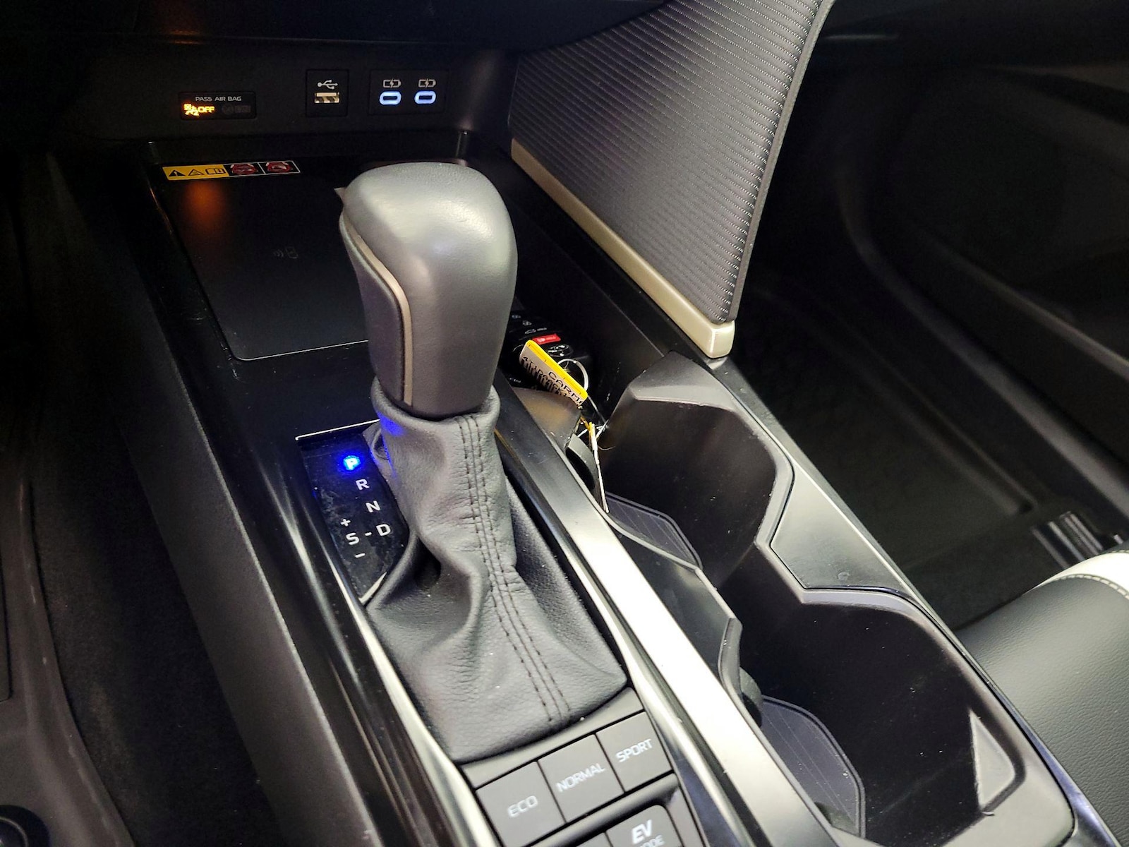 2025 Toyota Camry SE - Photo 18