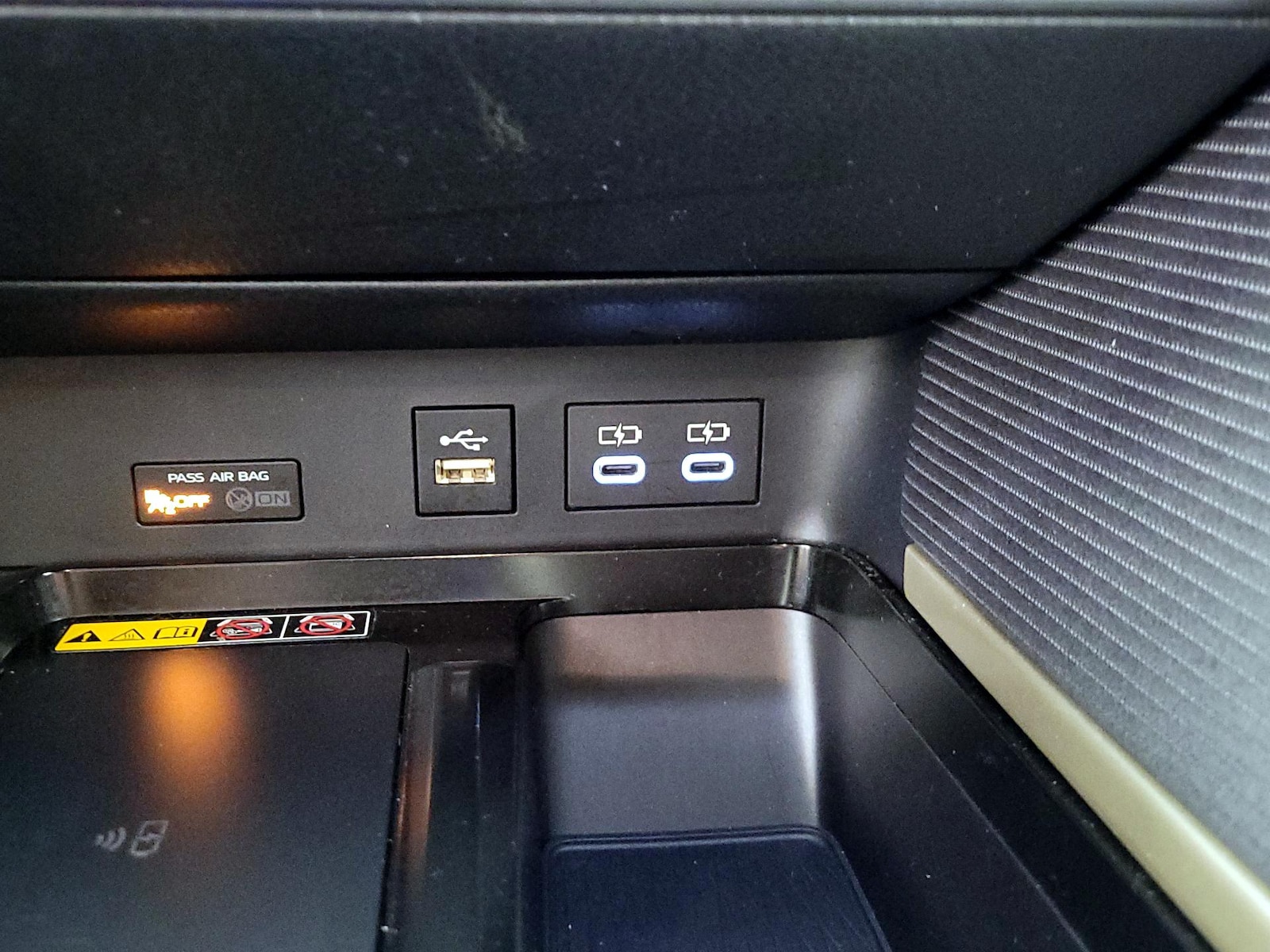 2025 Toyota Camry SE - Photo 19