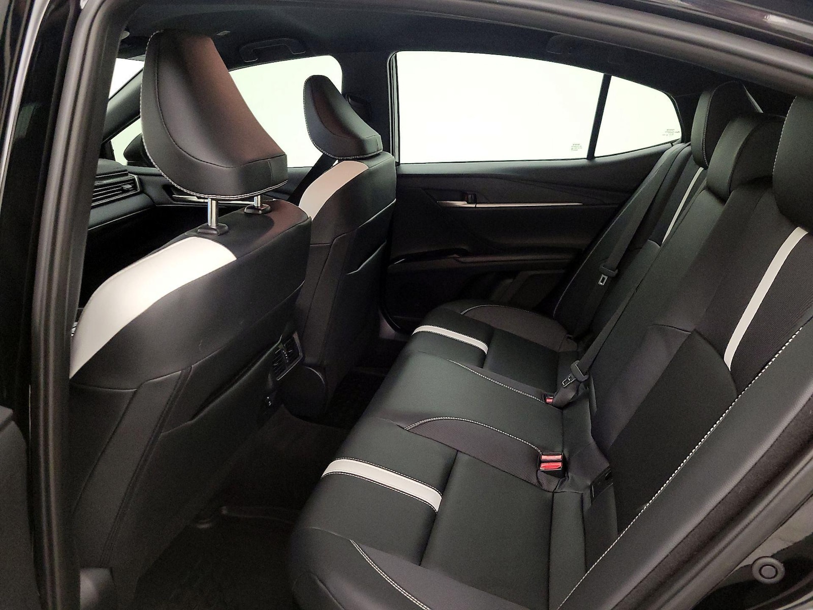 2025 Toyota Camry SE - Photo 20