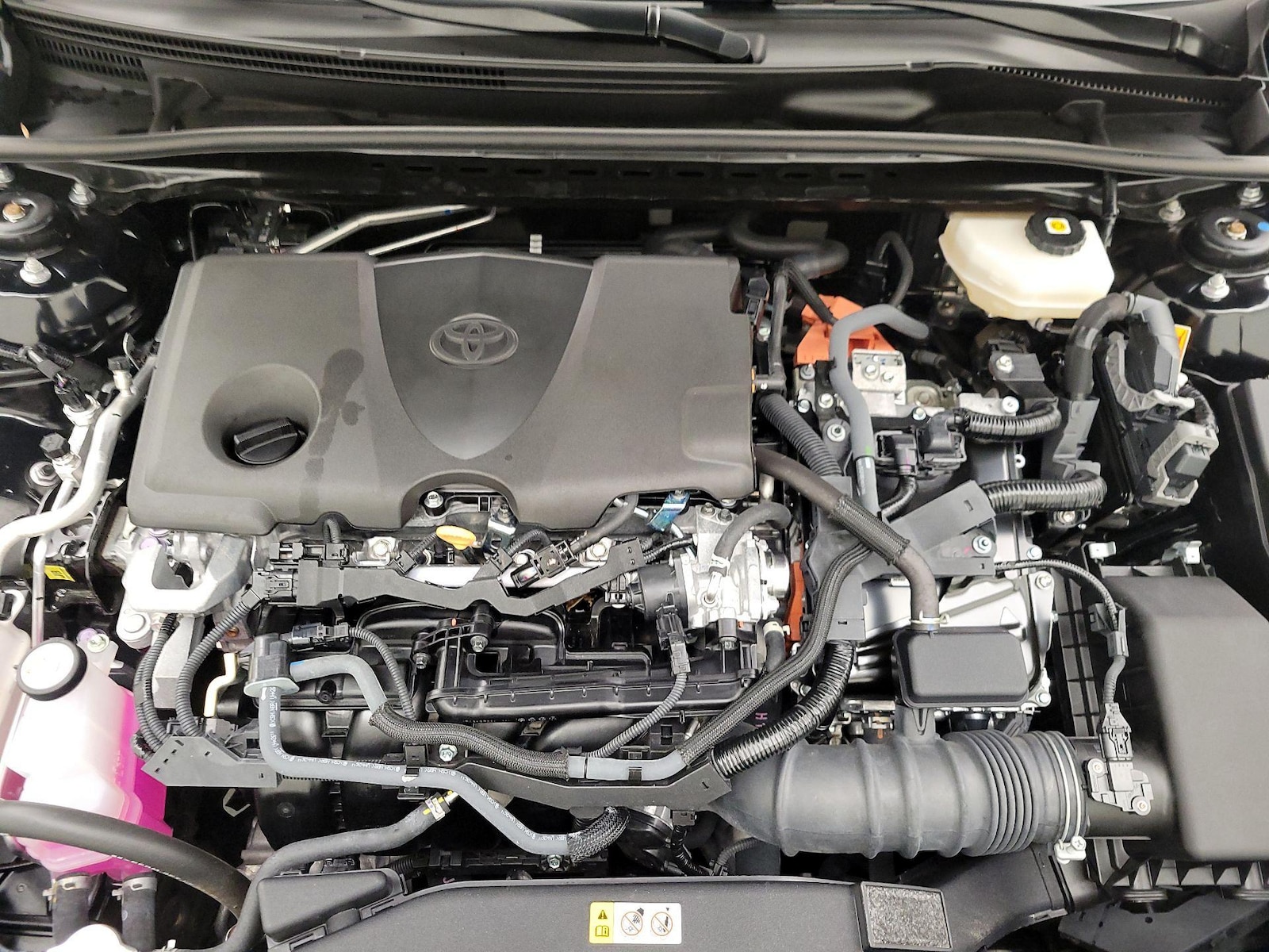 2025 Toyota Camry SE - Photo 22