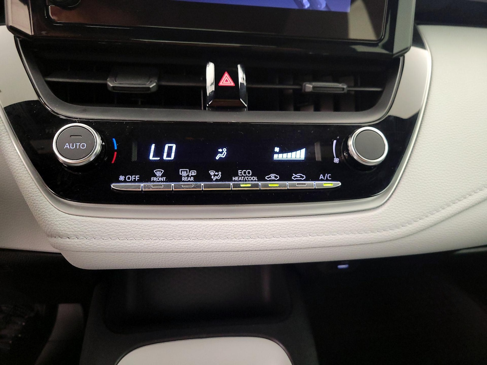 2024 Toyota Corolla SE - Photo 18