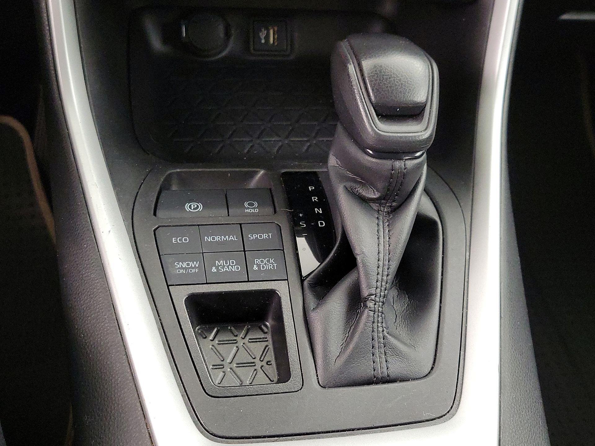 Thumbnail: 2023 Toyota RAV4 - 17