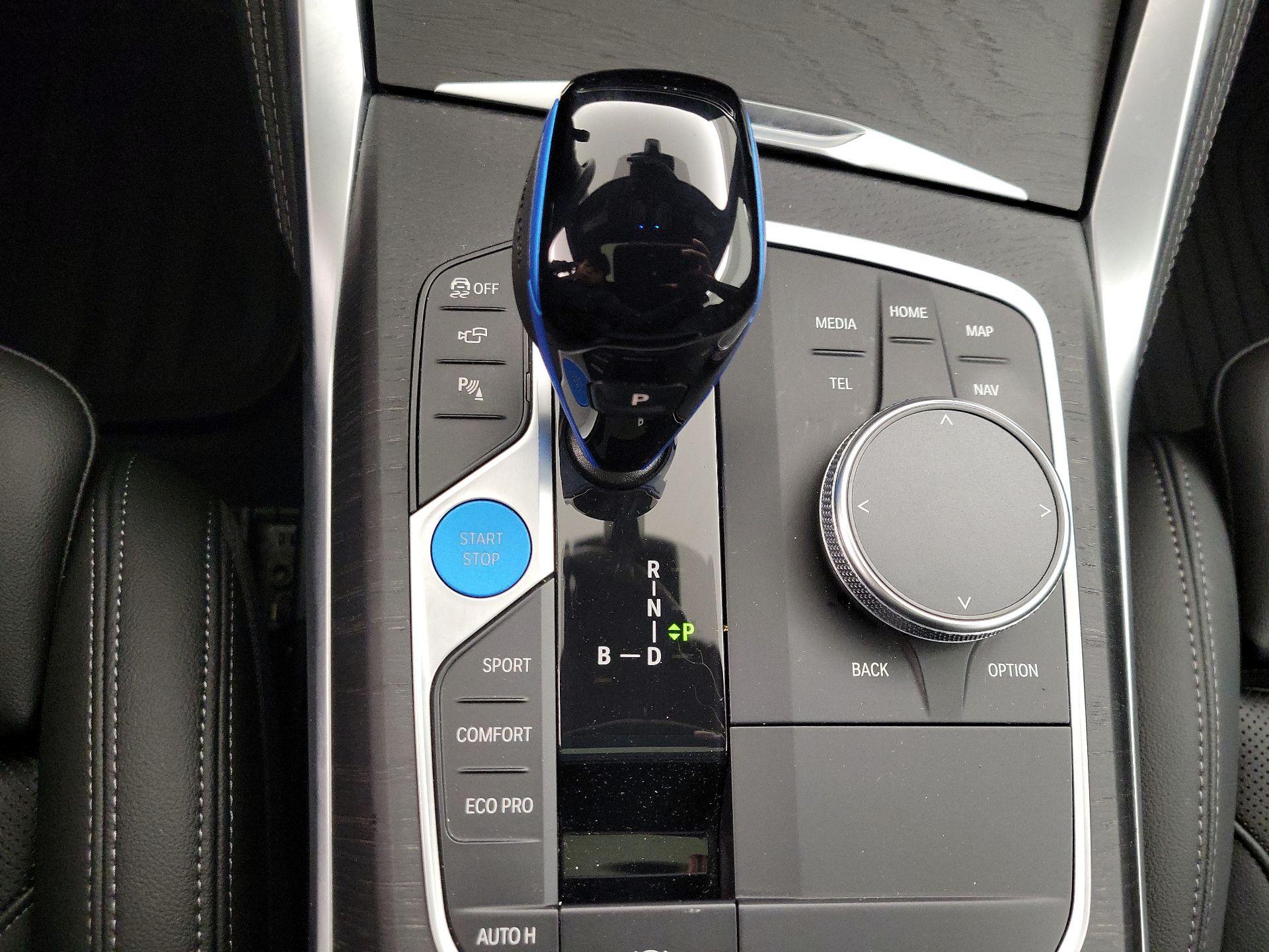 Thumbnail: 2022 BMW i4 - 18