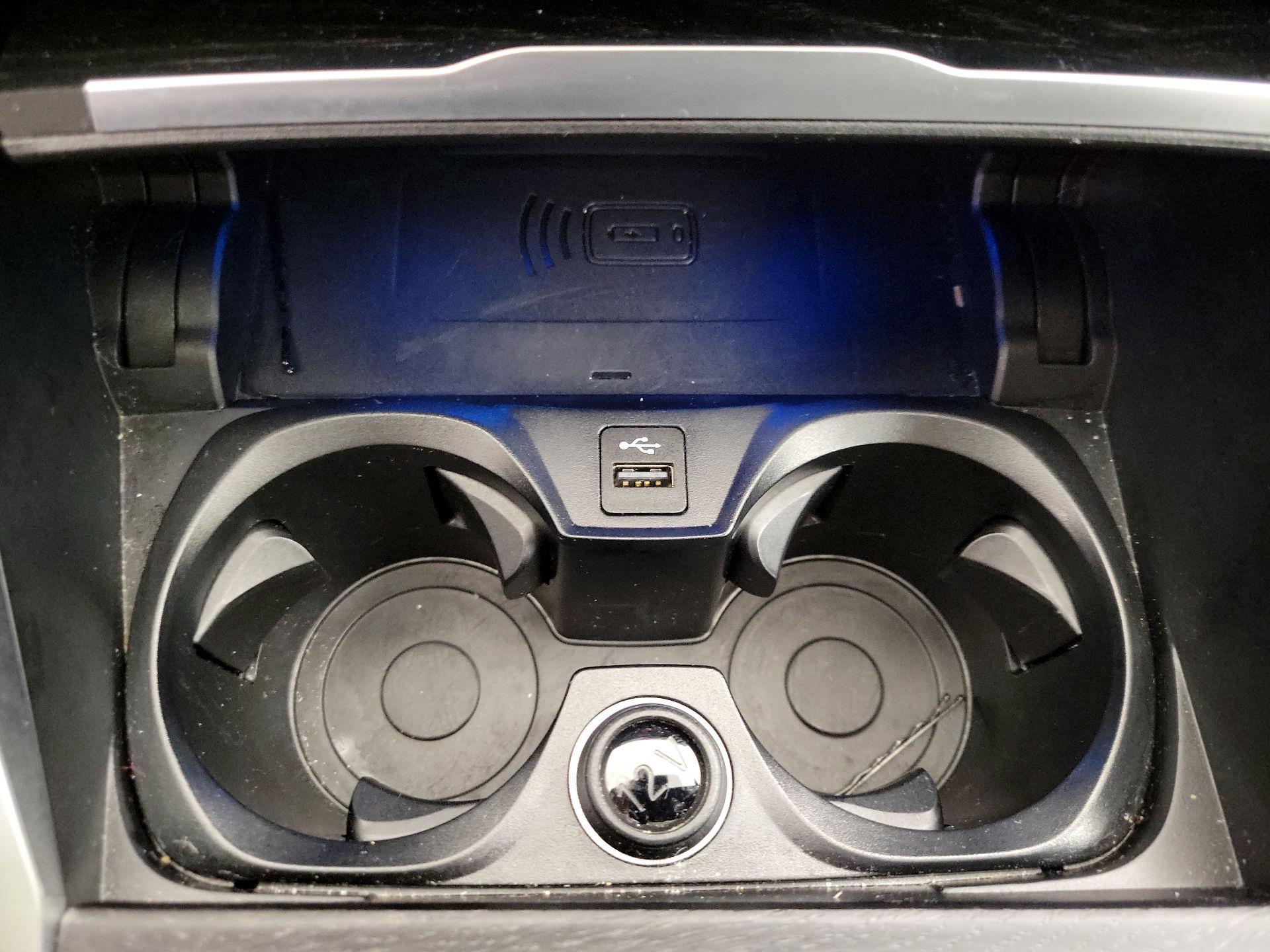 Thumbnail: 2022 BMW i4 - 19