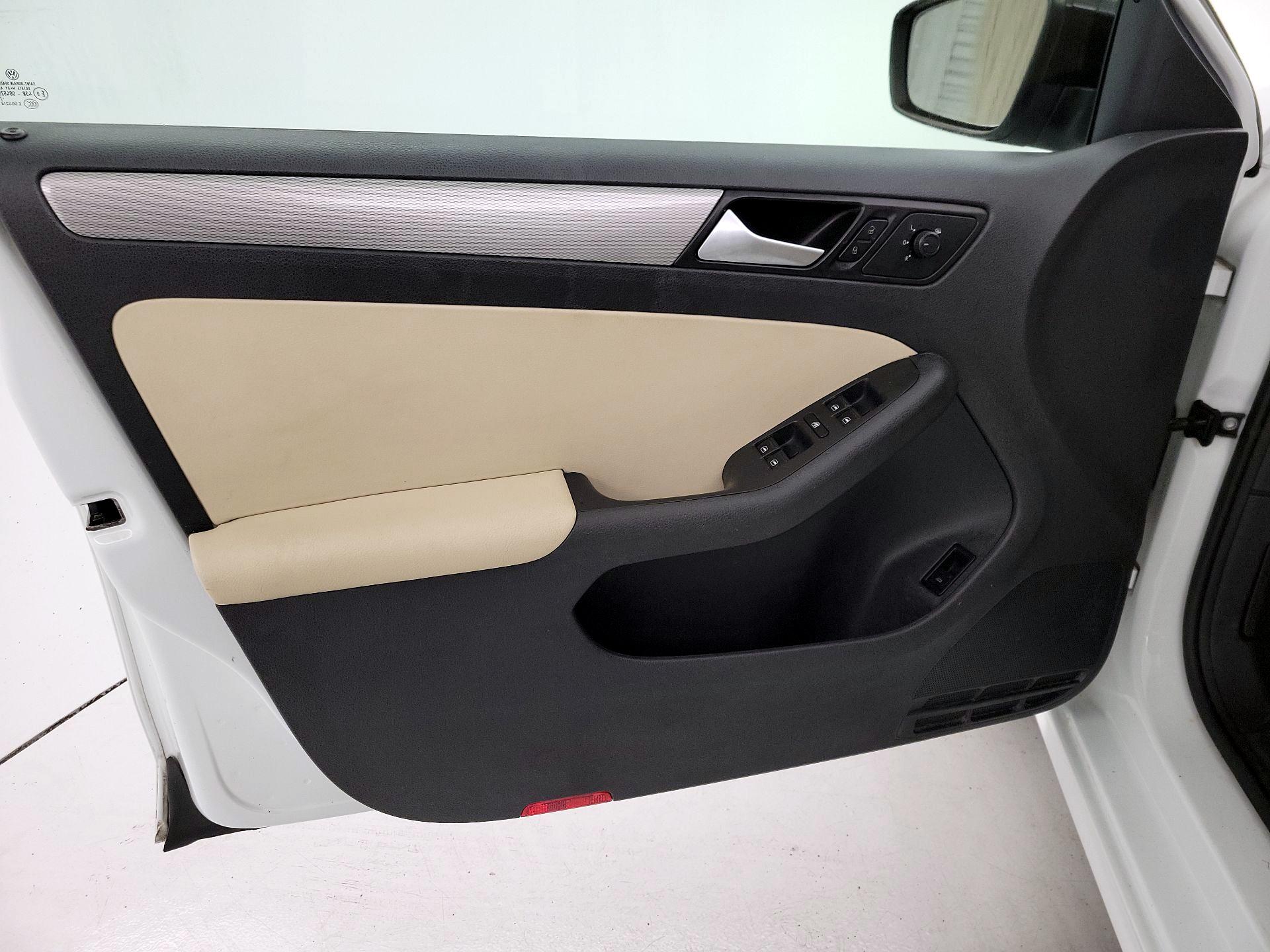 Thumbnail: 2018 Volkswagen Jetta - 12