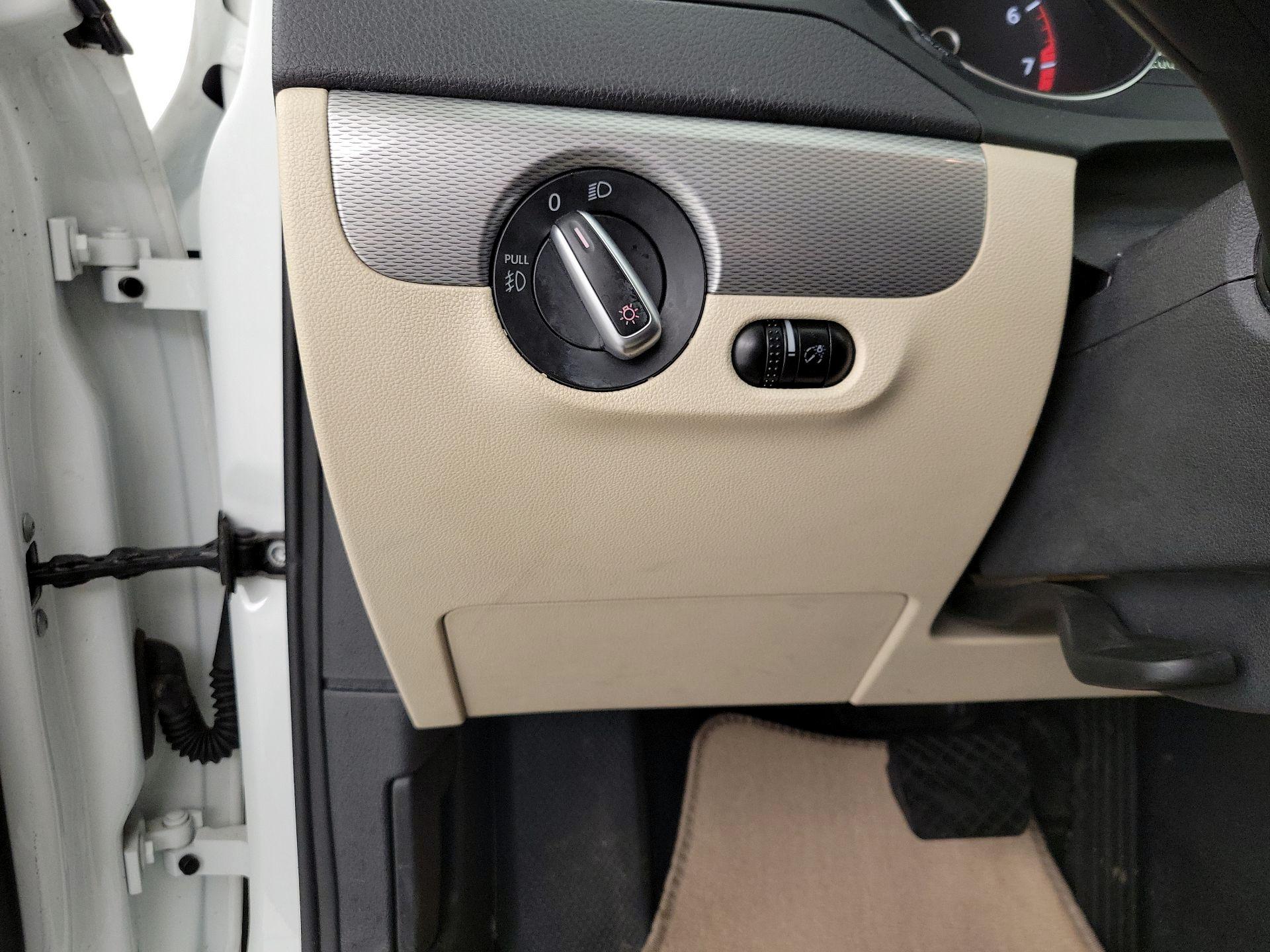 Thumbnail: 2018 Volkswagen Jetta - 13