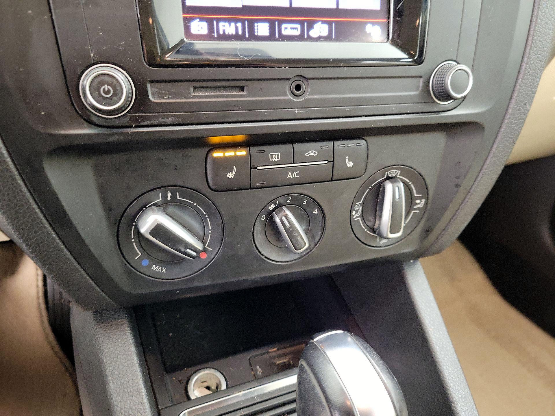 Thumbnail: 2018 Volkswagen Jetta - 16