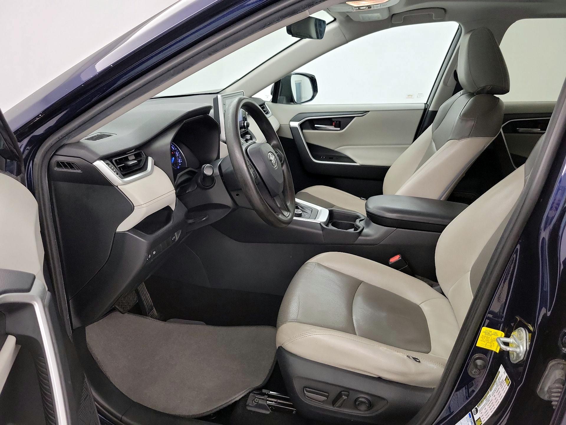 Thumbnail: 2019 Toyota RAV4 - 11