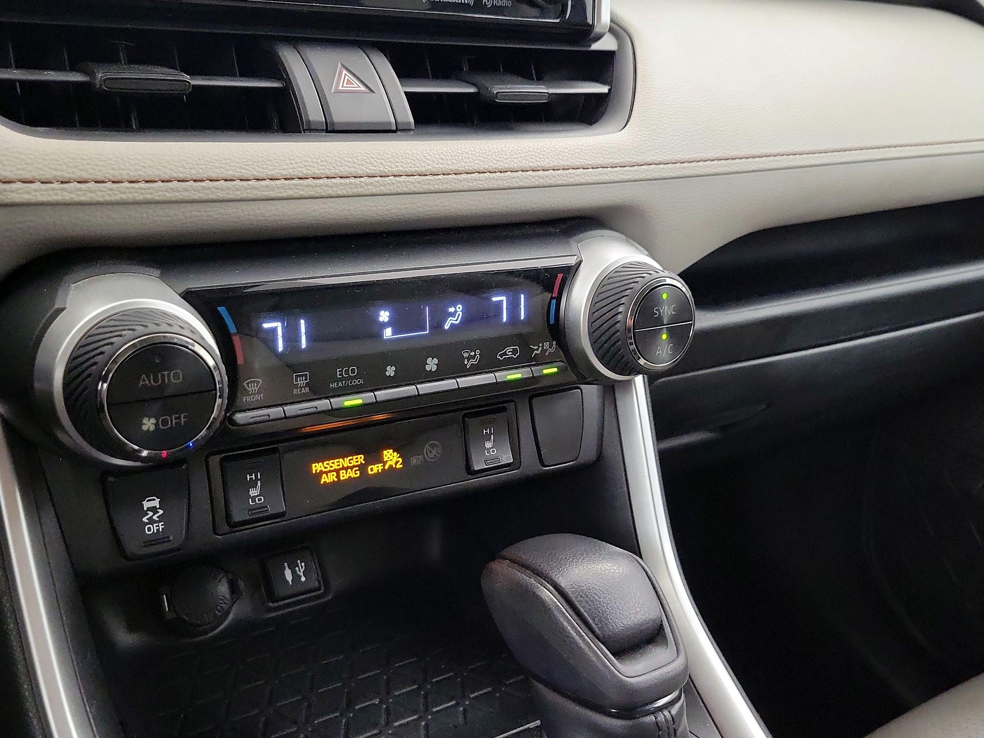 Thumbnail: 2019 Toyota RAV4 - 16