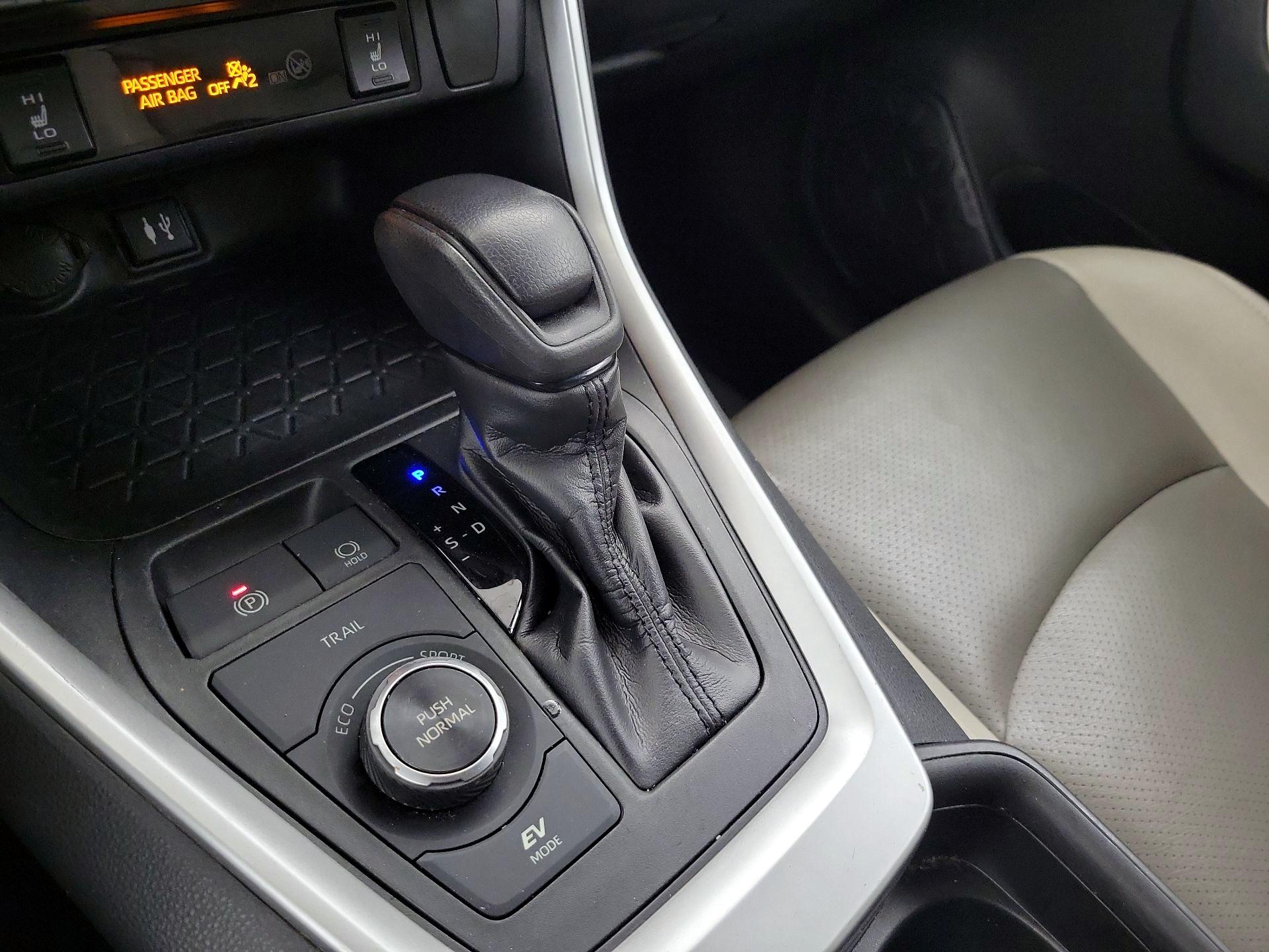 Thumbnail: 2019 Toyota RAV4 - 17