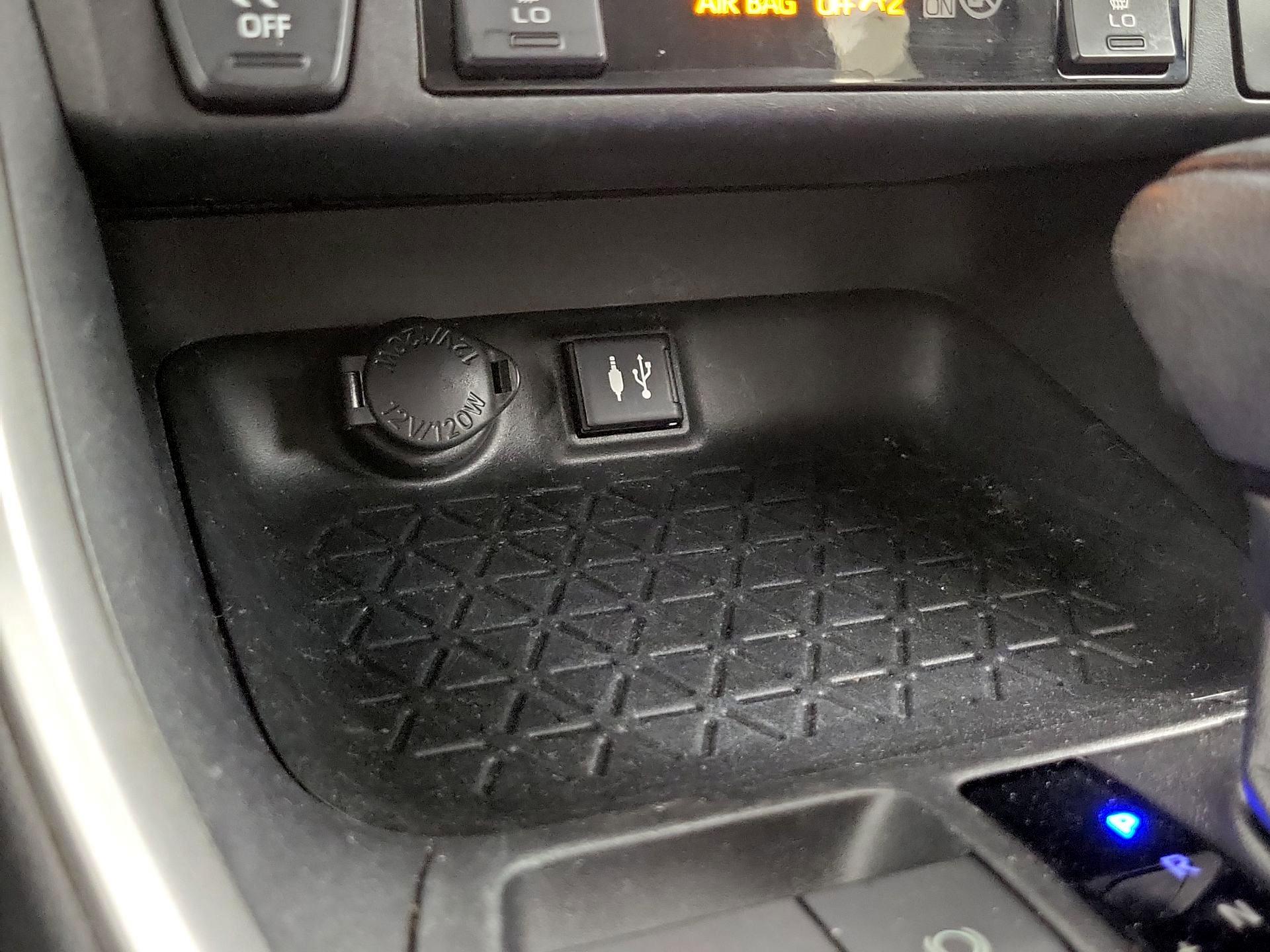 Thumbnail: 2019 Toyota RAV4 - 18
