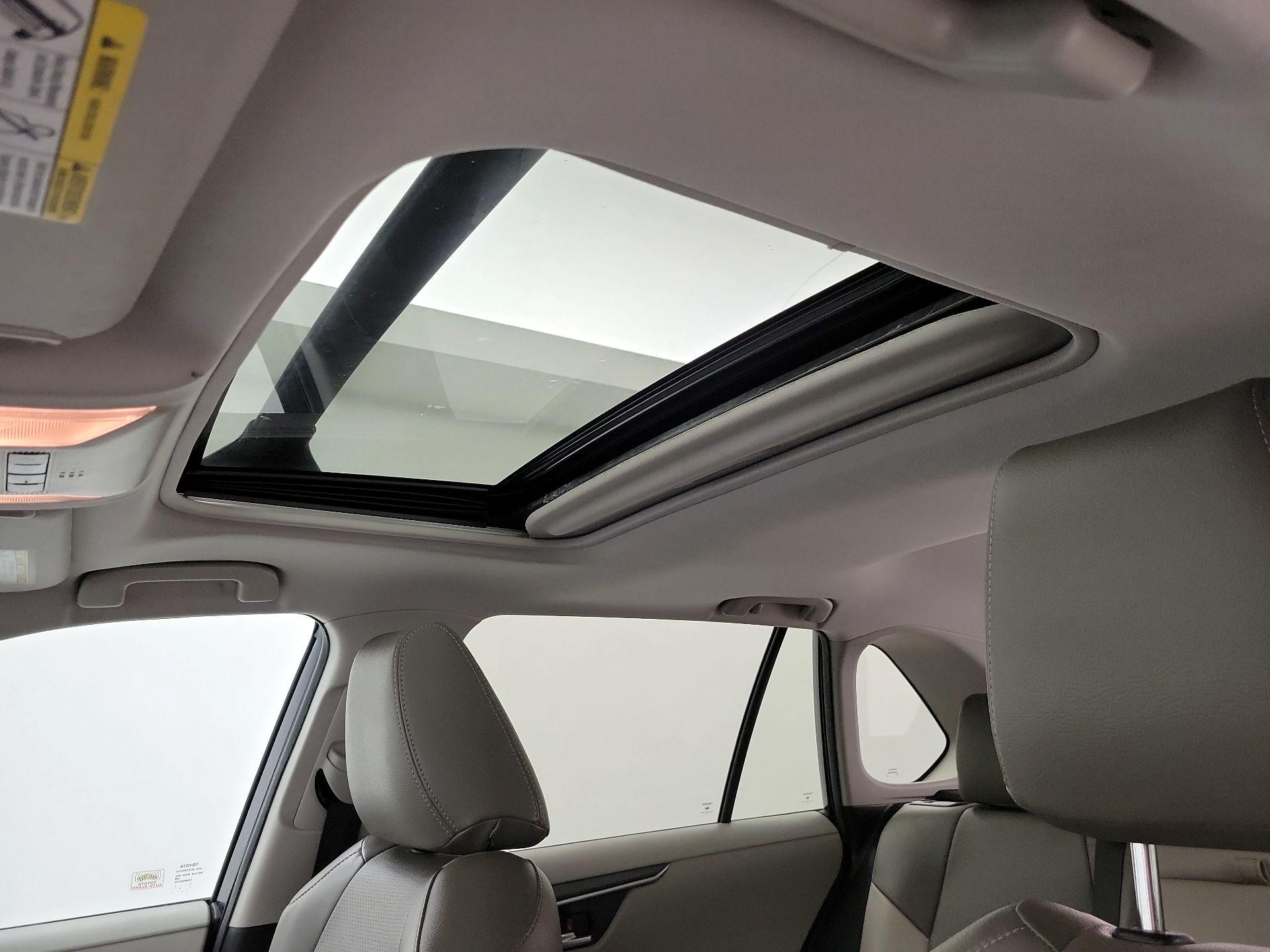 Thumbnail: 2019 Toyota RAV4 - 19