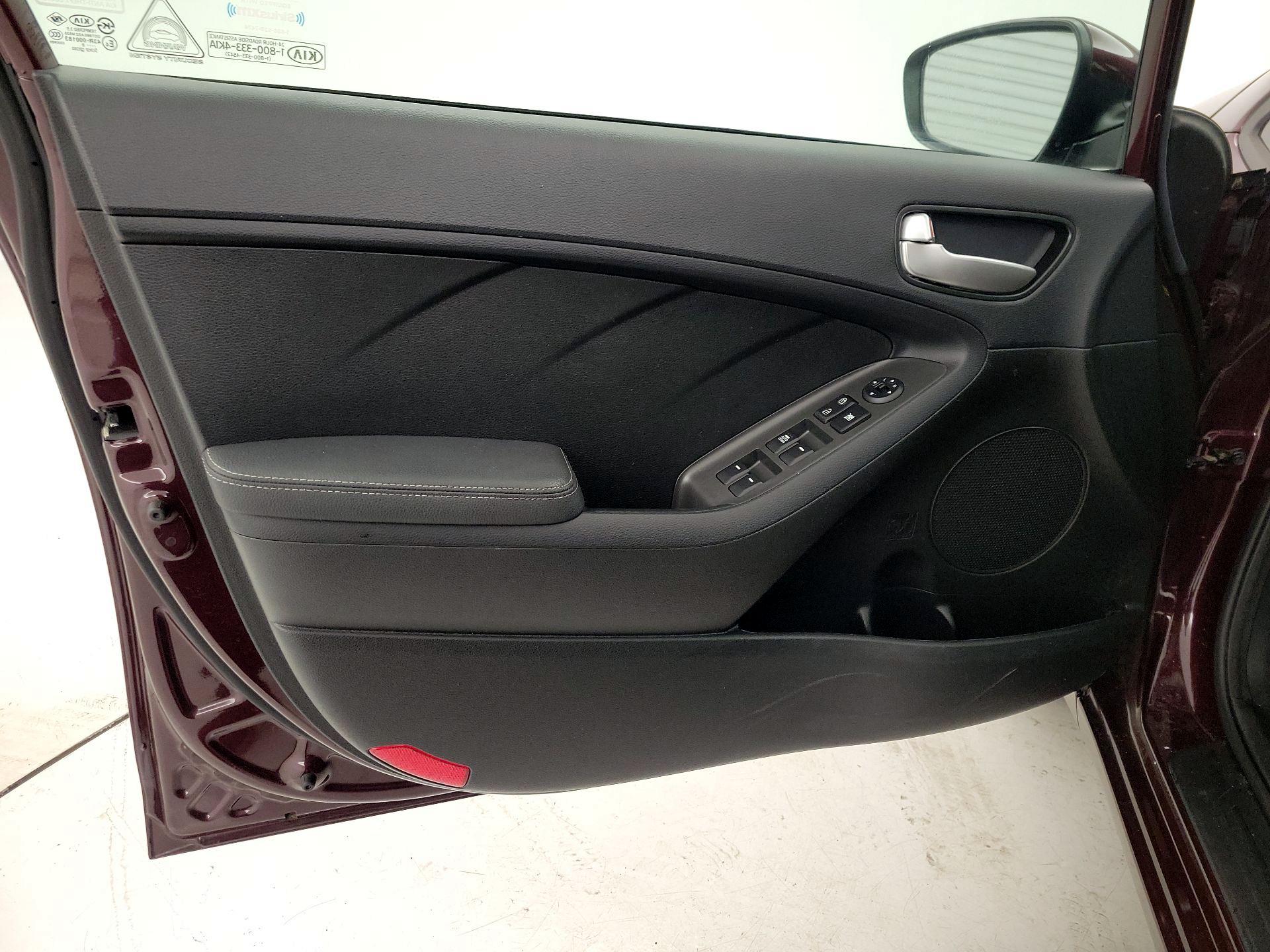 Thumbnail: 2018 Kia Forte - 12