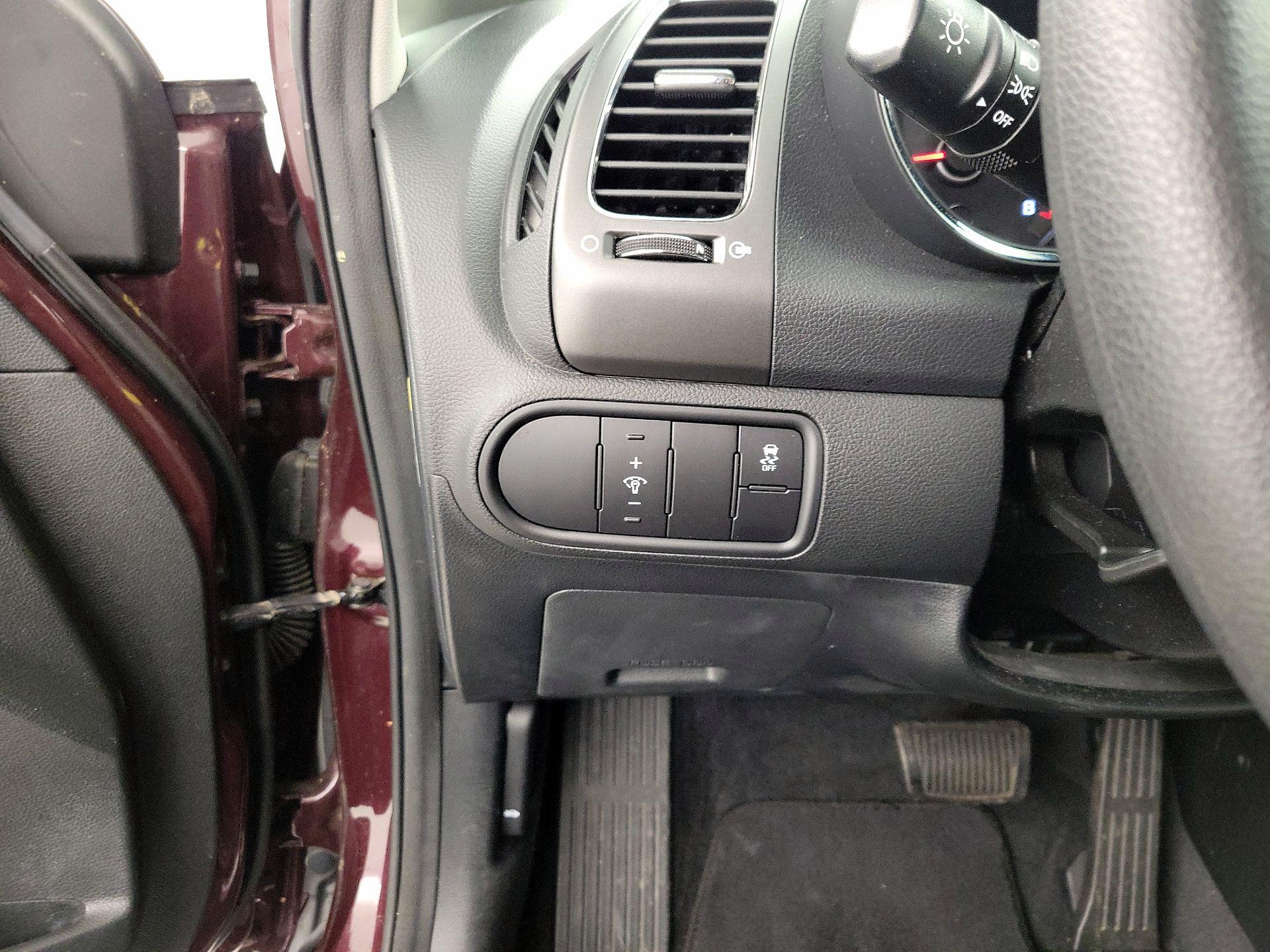 Thumbnail: 2018 Kia Forte - 13