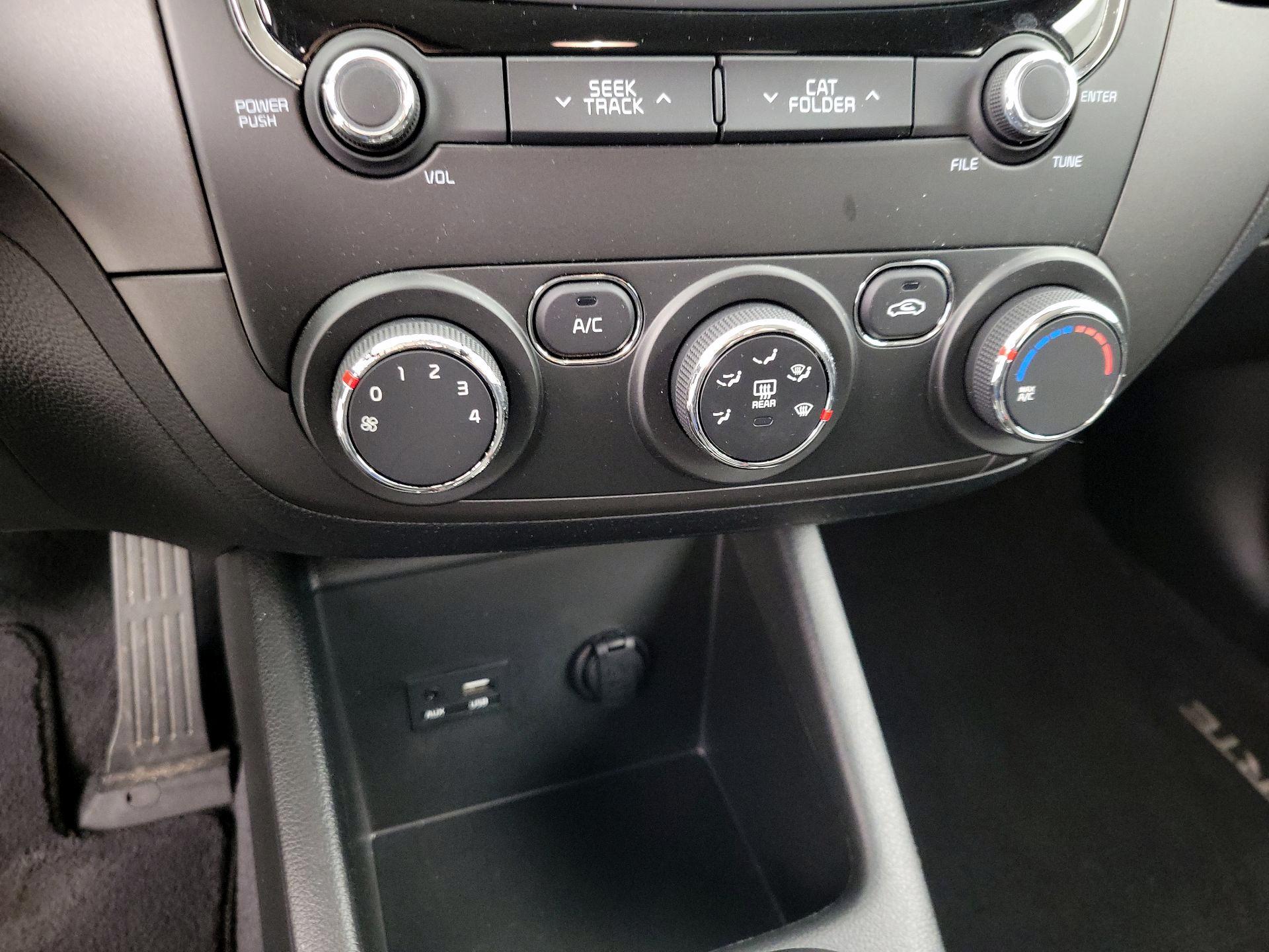 Thumbnail: 2018 Kia Forte - 16