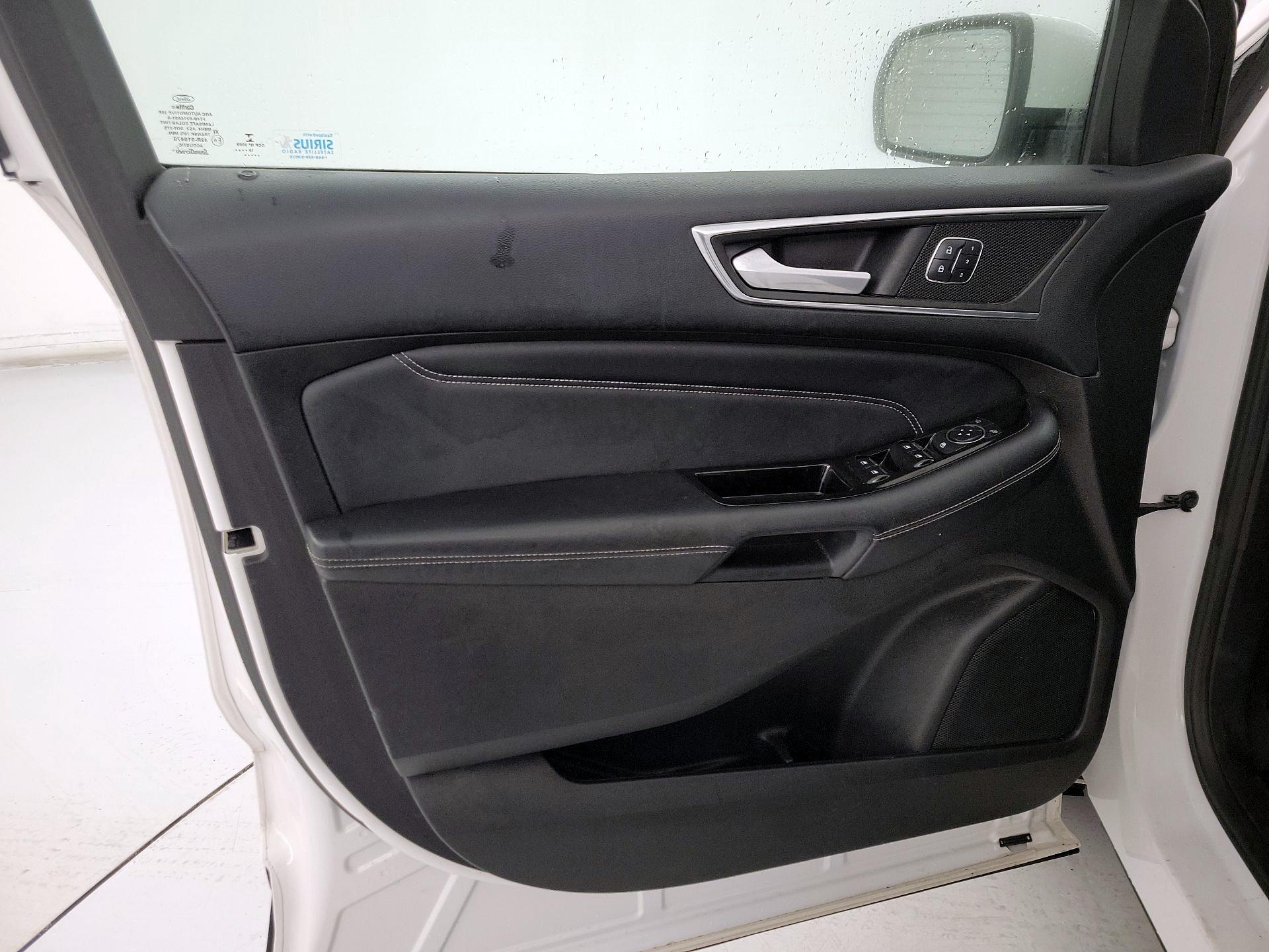 Thumbnail: 2016 Ford Edge - 12