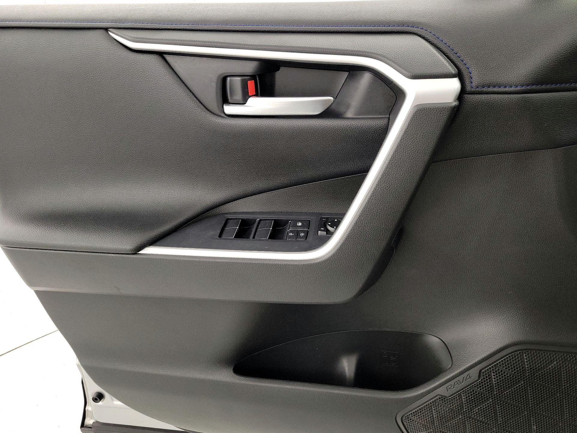 Thumbnail: 2020 Toyota RAV4 - 12