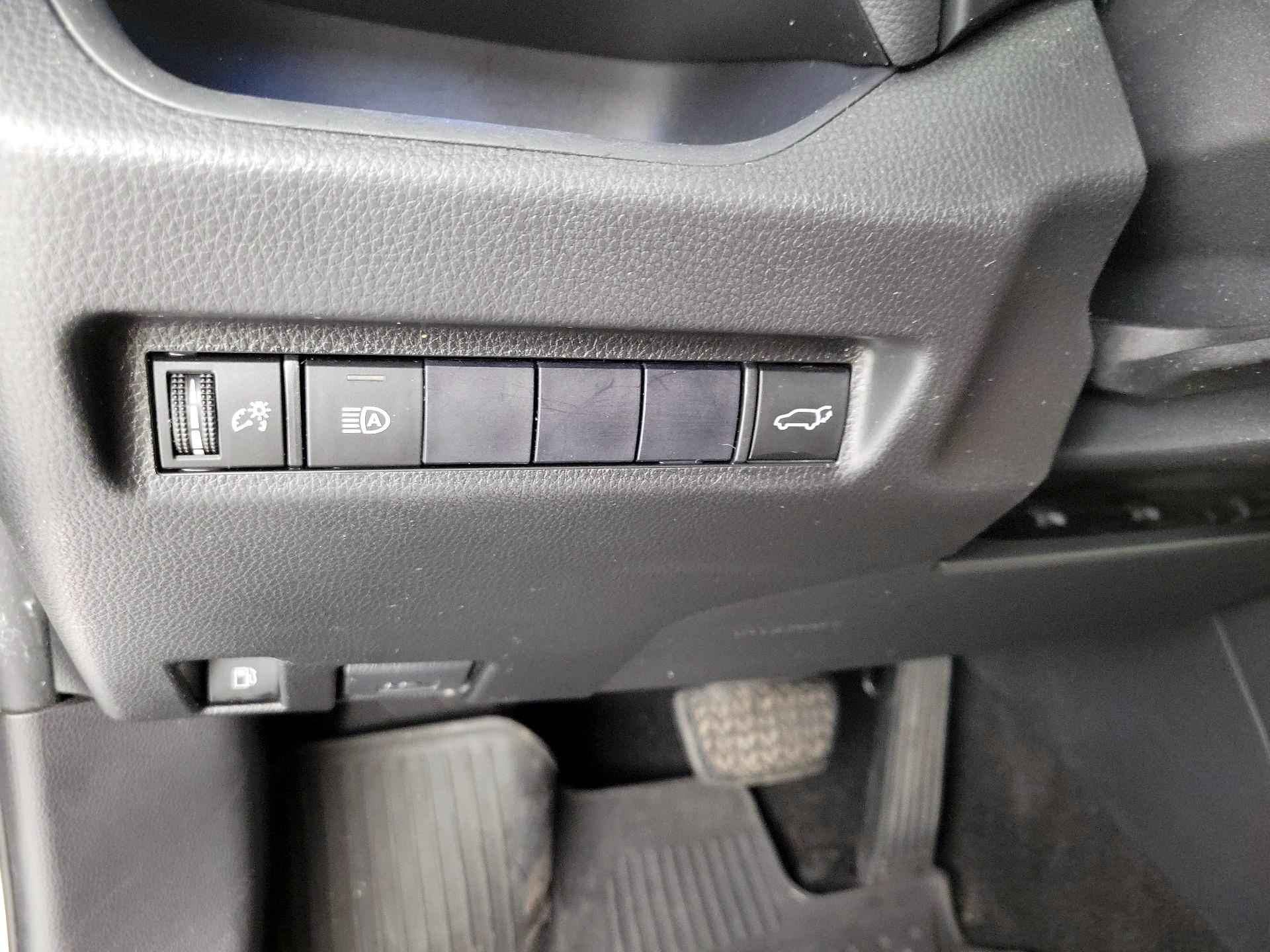 Thumbnail: 2020 Toyota RAV4 - 13