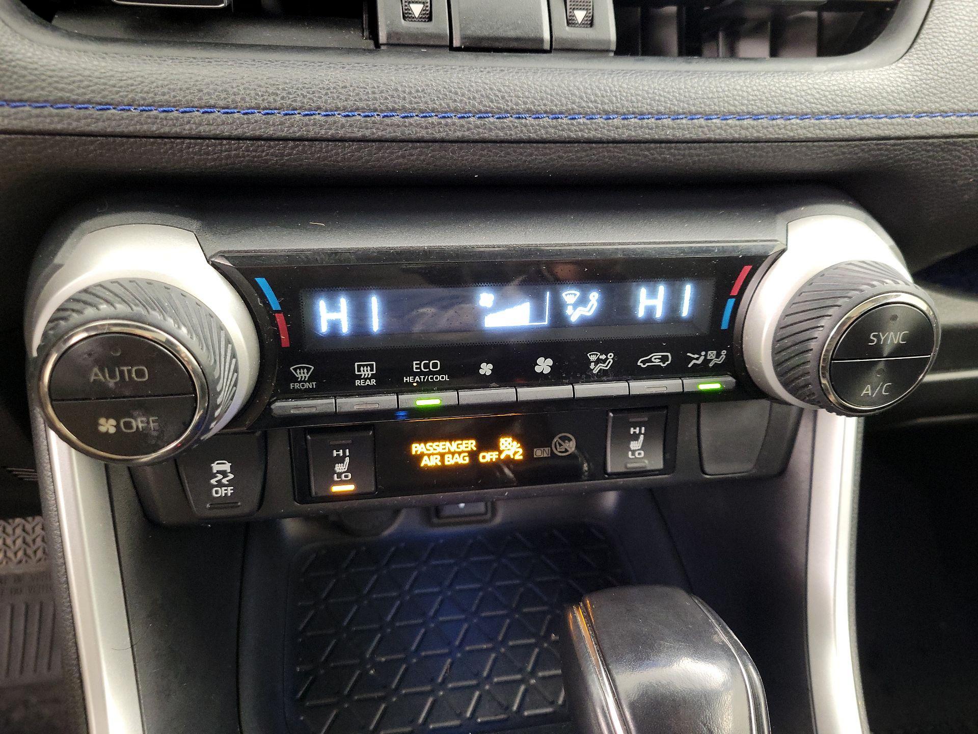 Thumbnail: 2020 Toyota RAV4 - 17