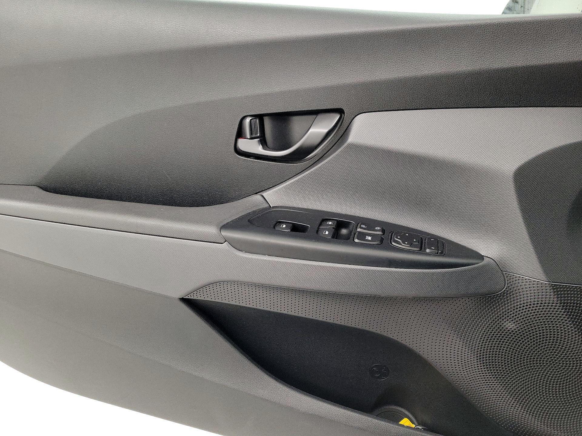 Thumbnail: 2020 Hyundai Veloster - 12