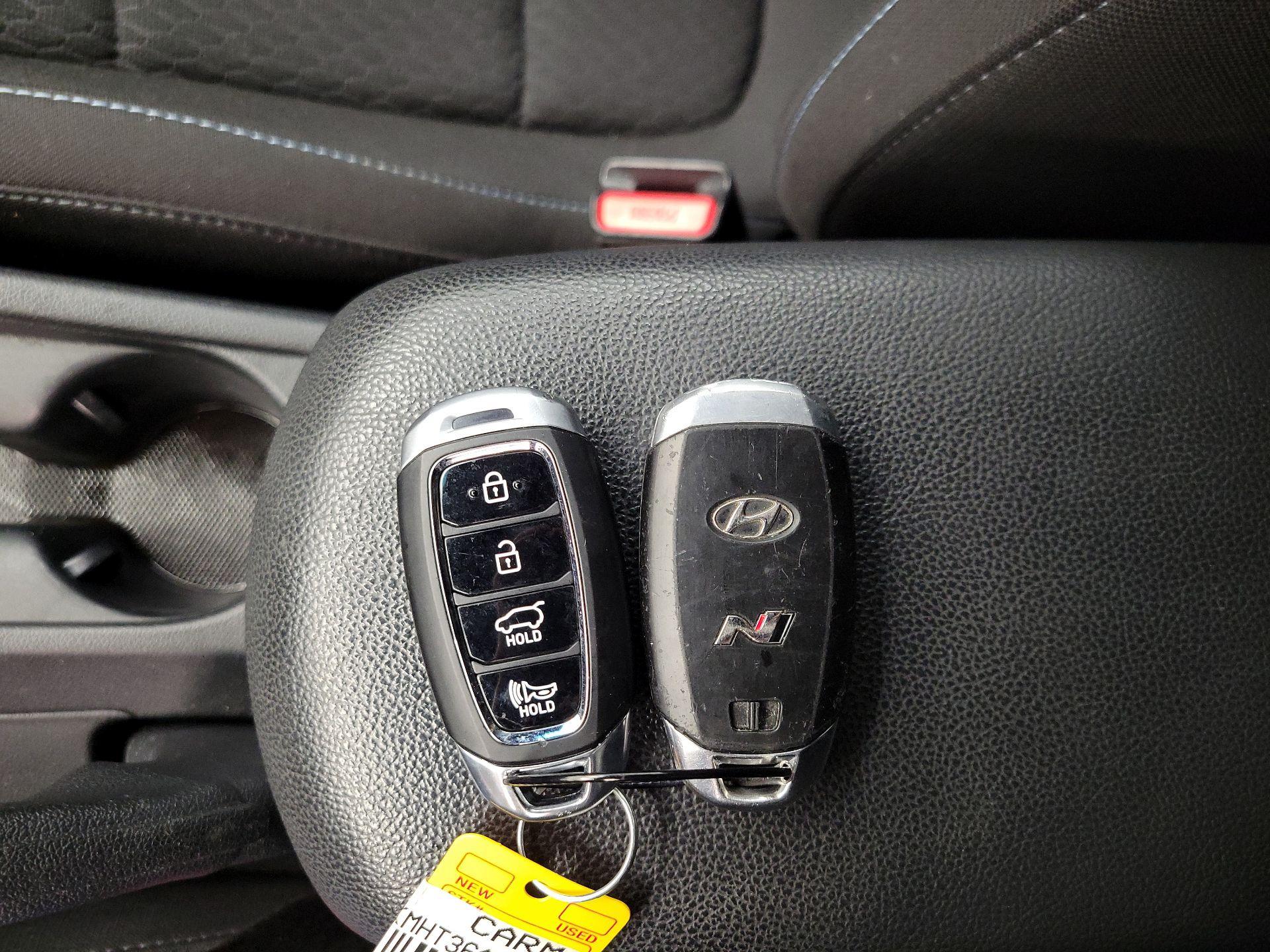 Thumbnail: 2020 Hyundai Veloster - 20