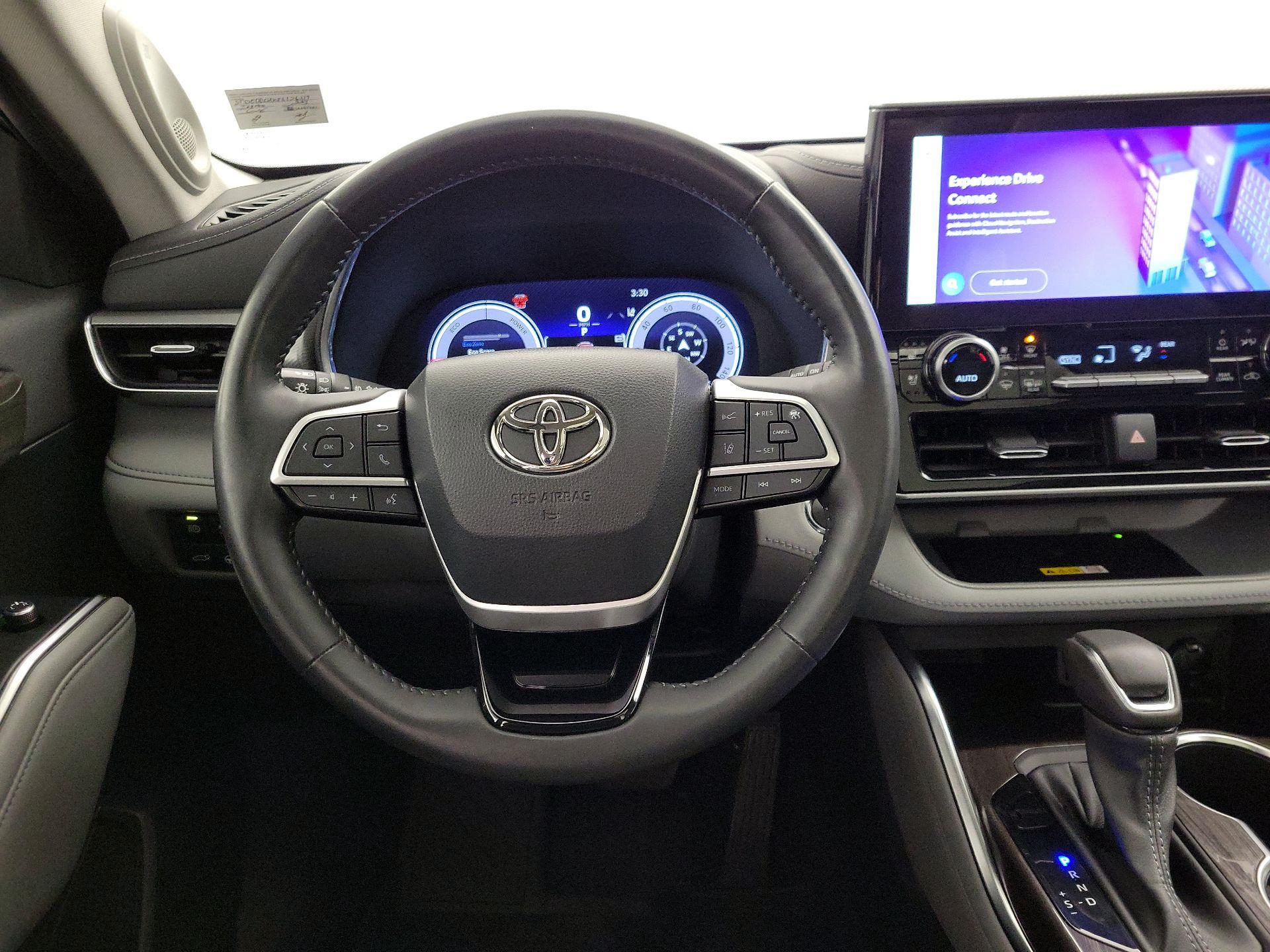 Thumbnail: 2023 Toyota Highlander - 10