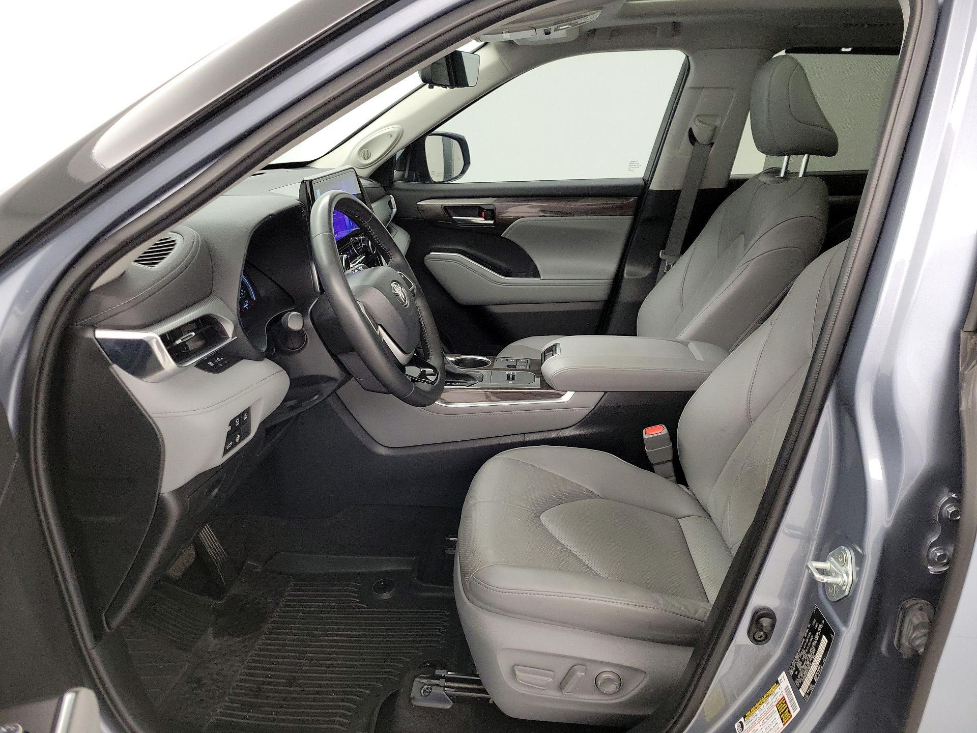 Thumbnail: 2023 Toyota Highlander - 11