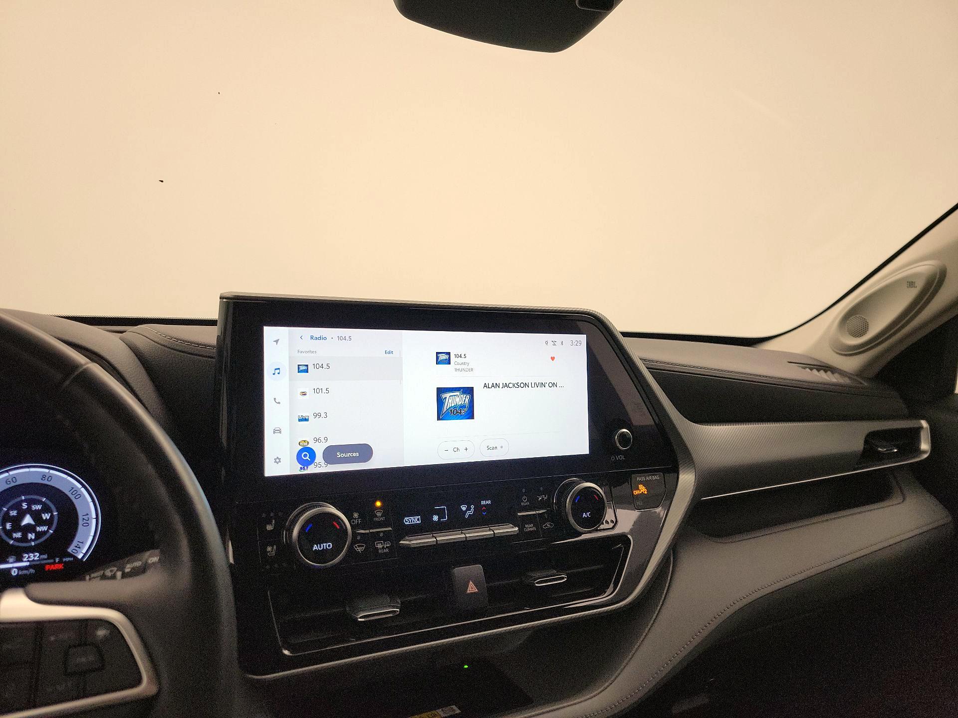 Thumbnail: 2023 Toyota Highlander - 15