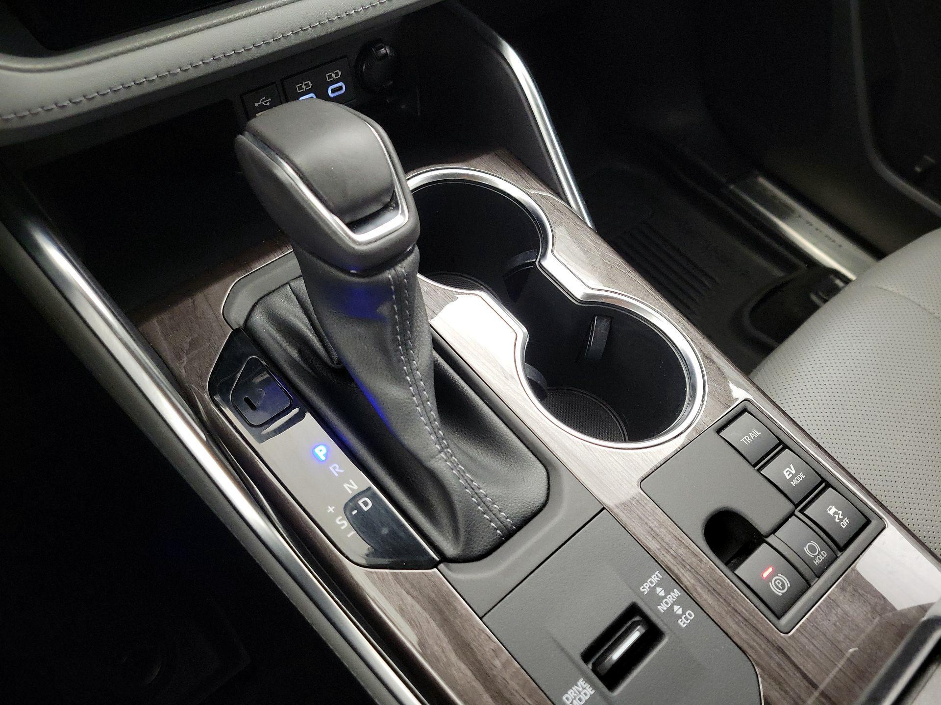 Thumbnail: 2023 Toyota Highlander - 17