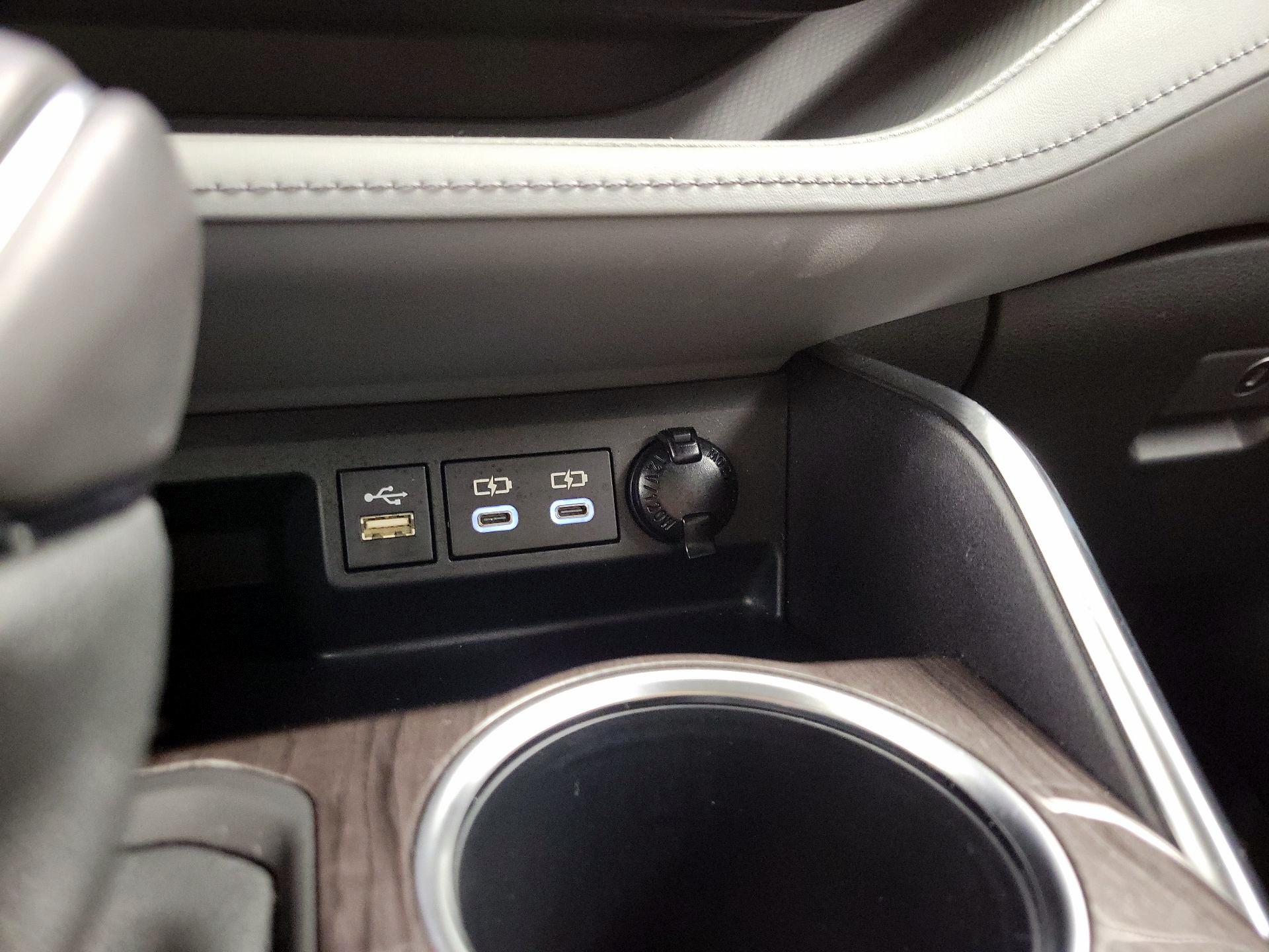 Thumbnail: 2023 Toyota Highlander - 18