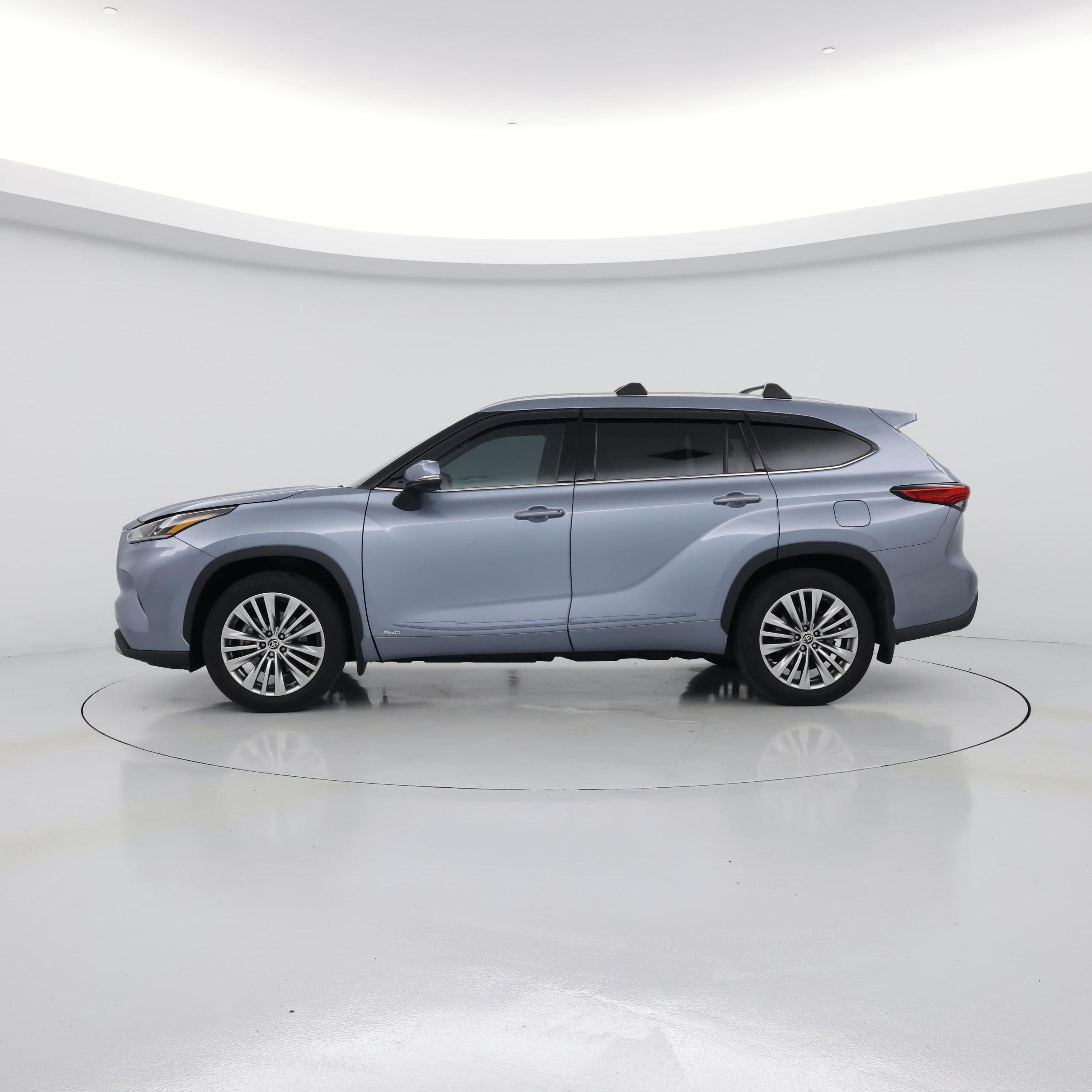 Thumbnail: 2023 Toyota Highlander - 3