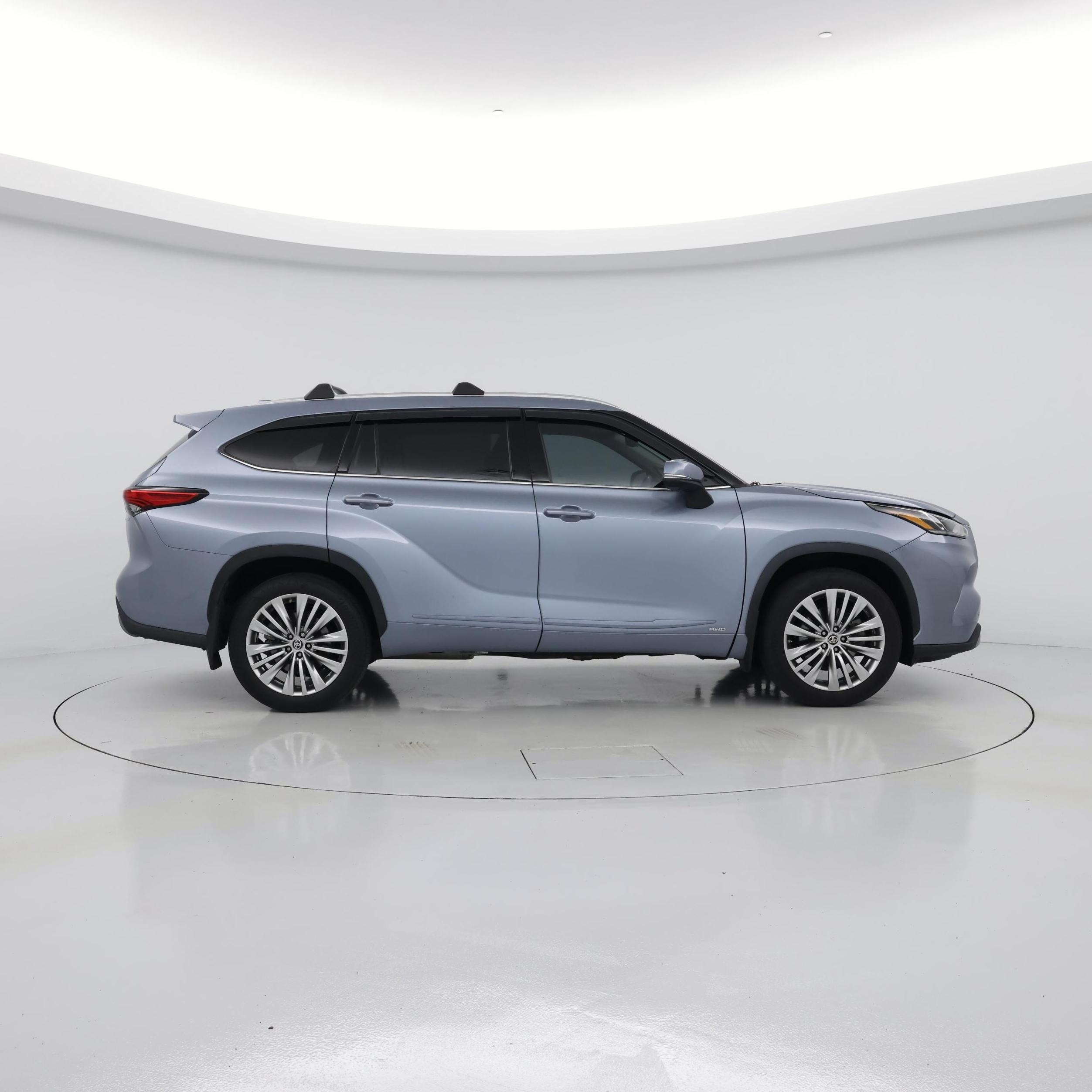 Thumbnail: 2023 Toyota Highlander - 7
