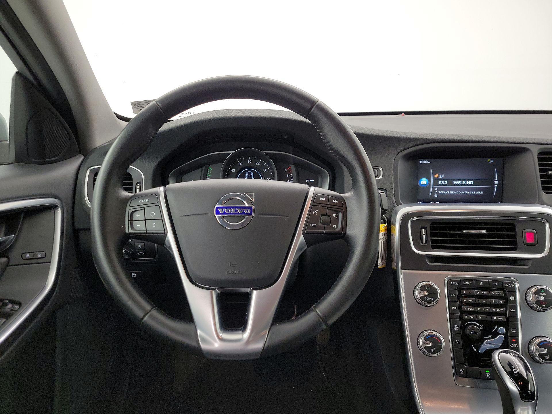 Thumbnail: 2017 Volvo S60 - 10