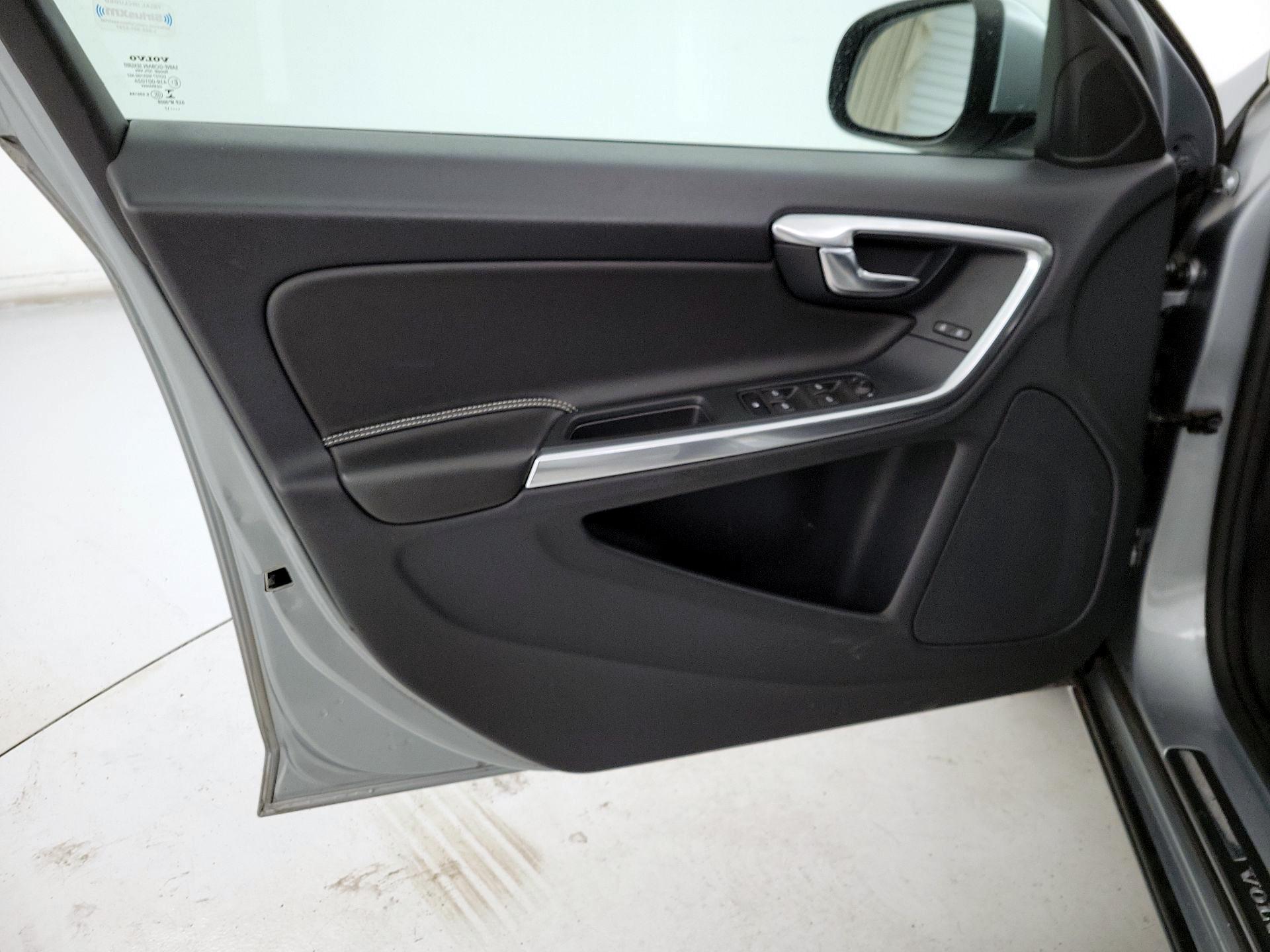 Thumbnail: 2017 Volvo S60 - 12