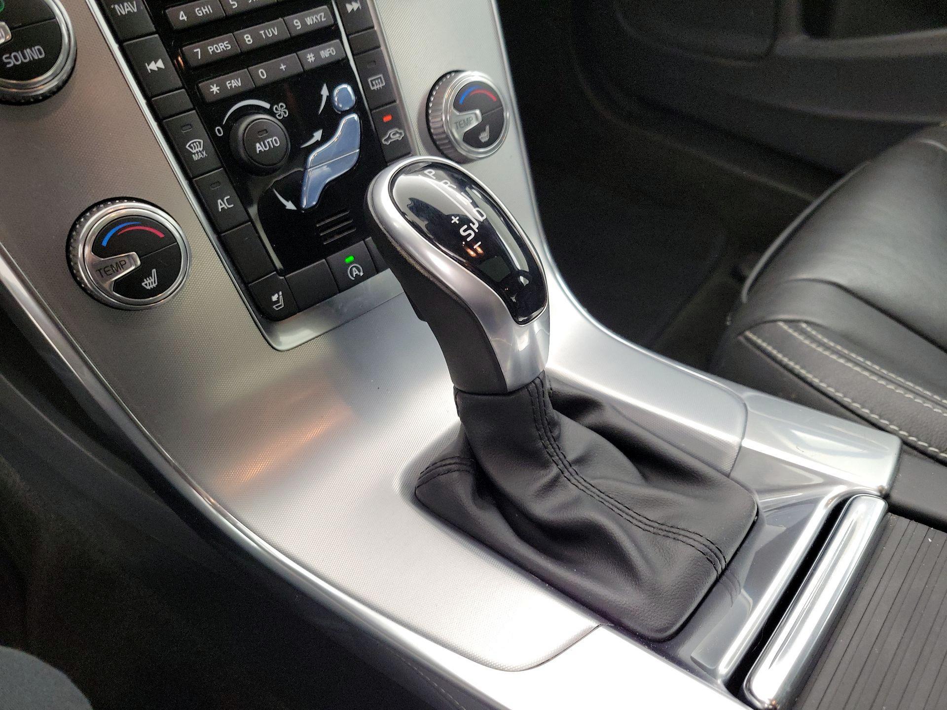 Thumbnail: 2017 Volvo S60 - 16